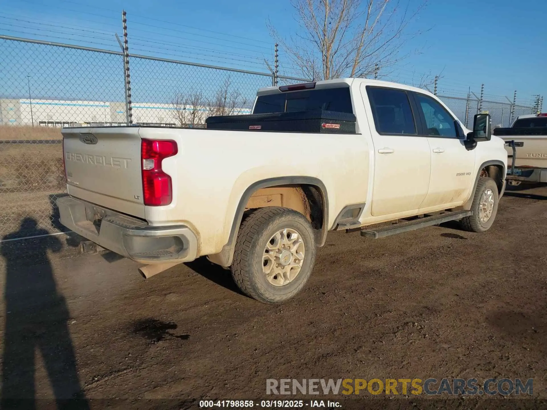 4 Photograph of a damaged car 1GC4YNE76MF134558 CHEVROLET SILVERADO 2500HD 2021
