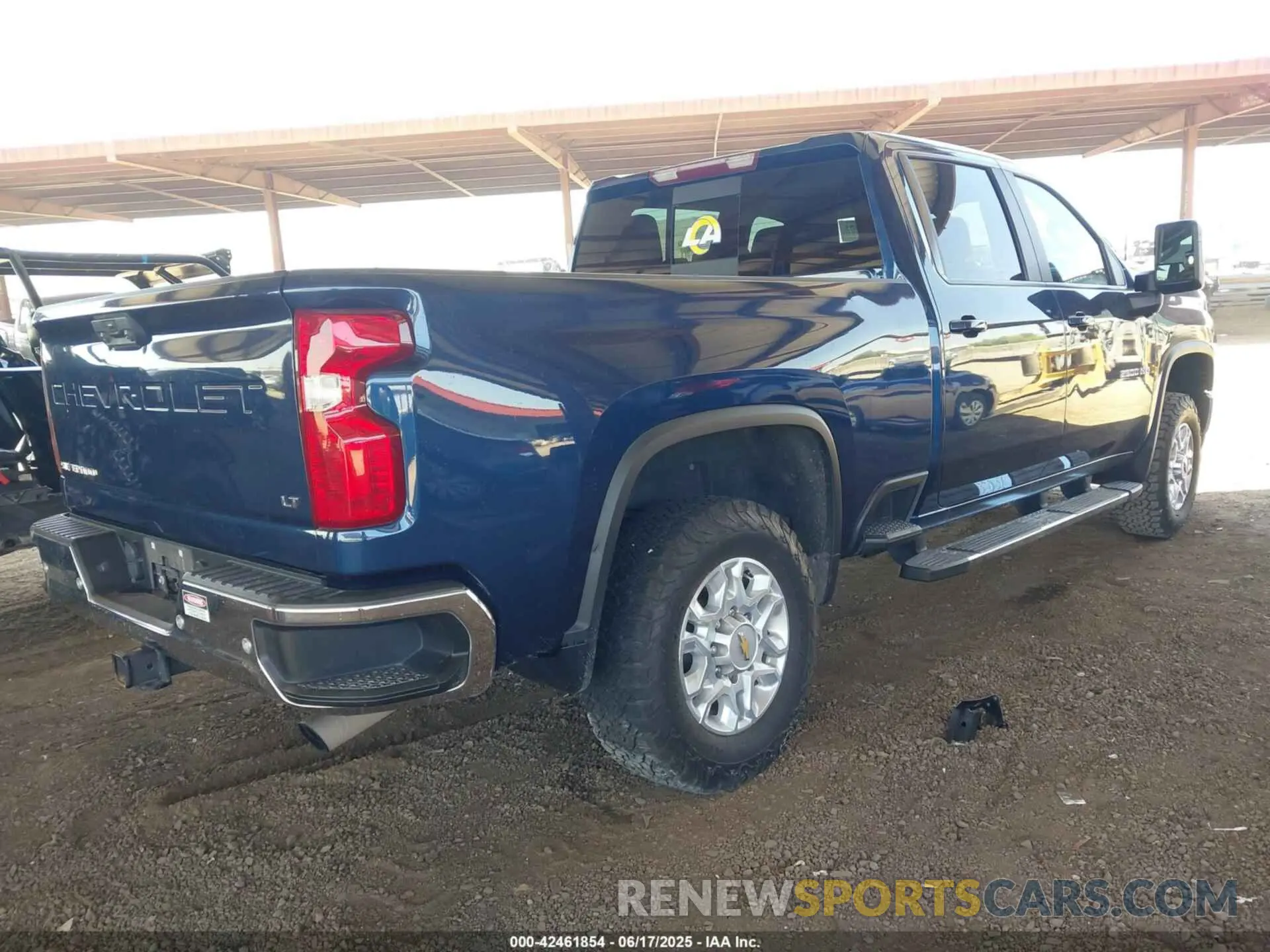 4 Photograph of a damaged car 1GC4YNE77MF180867 CHEVROLET SILVERADO 2500HD 2021