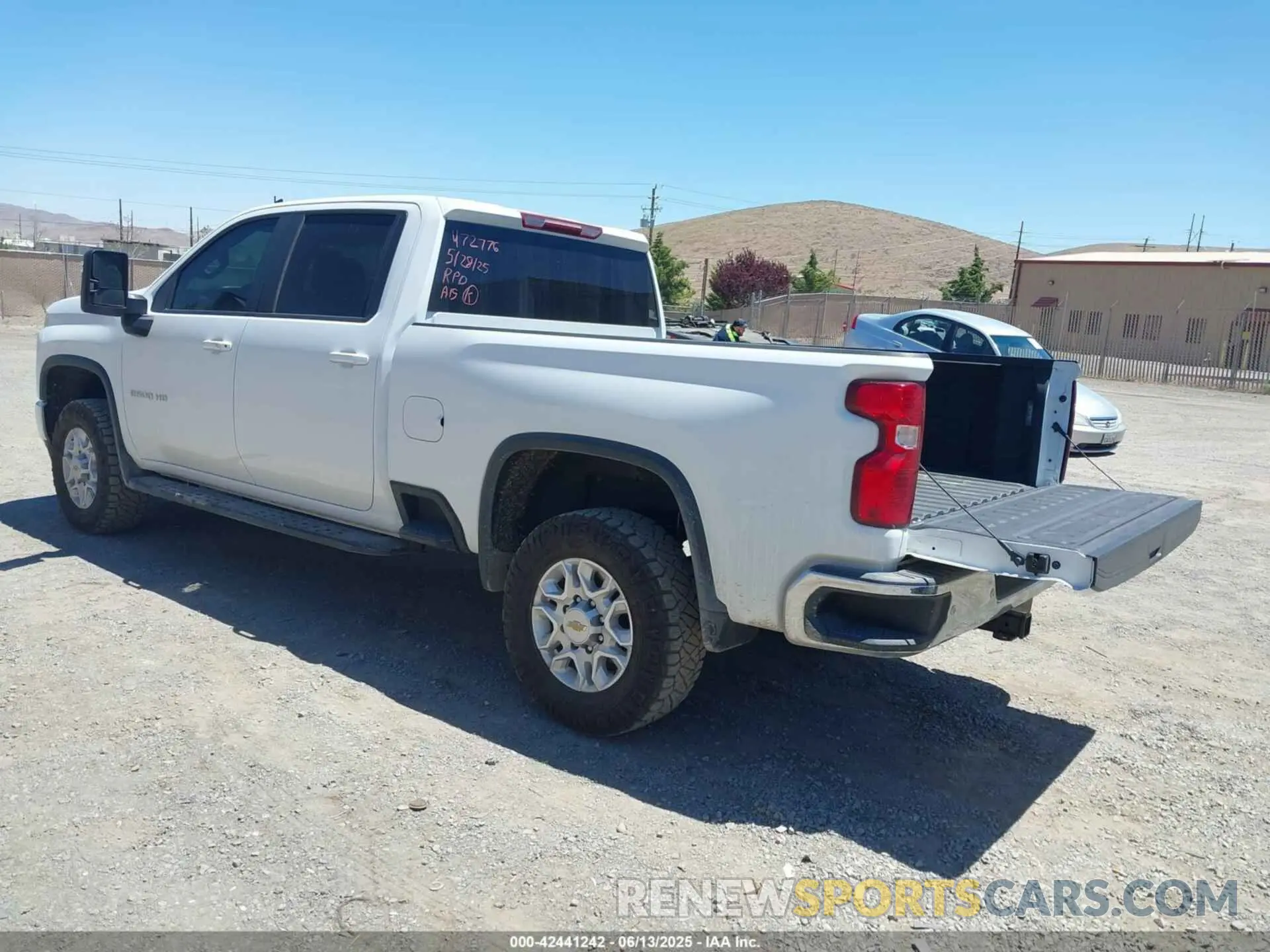 3 Photograph of a damaged car 1GC4YNEY1MF162664 CHEVROLET SILVERADO 2500HD 2021