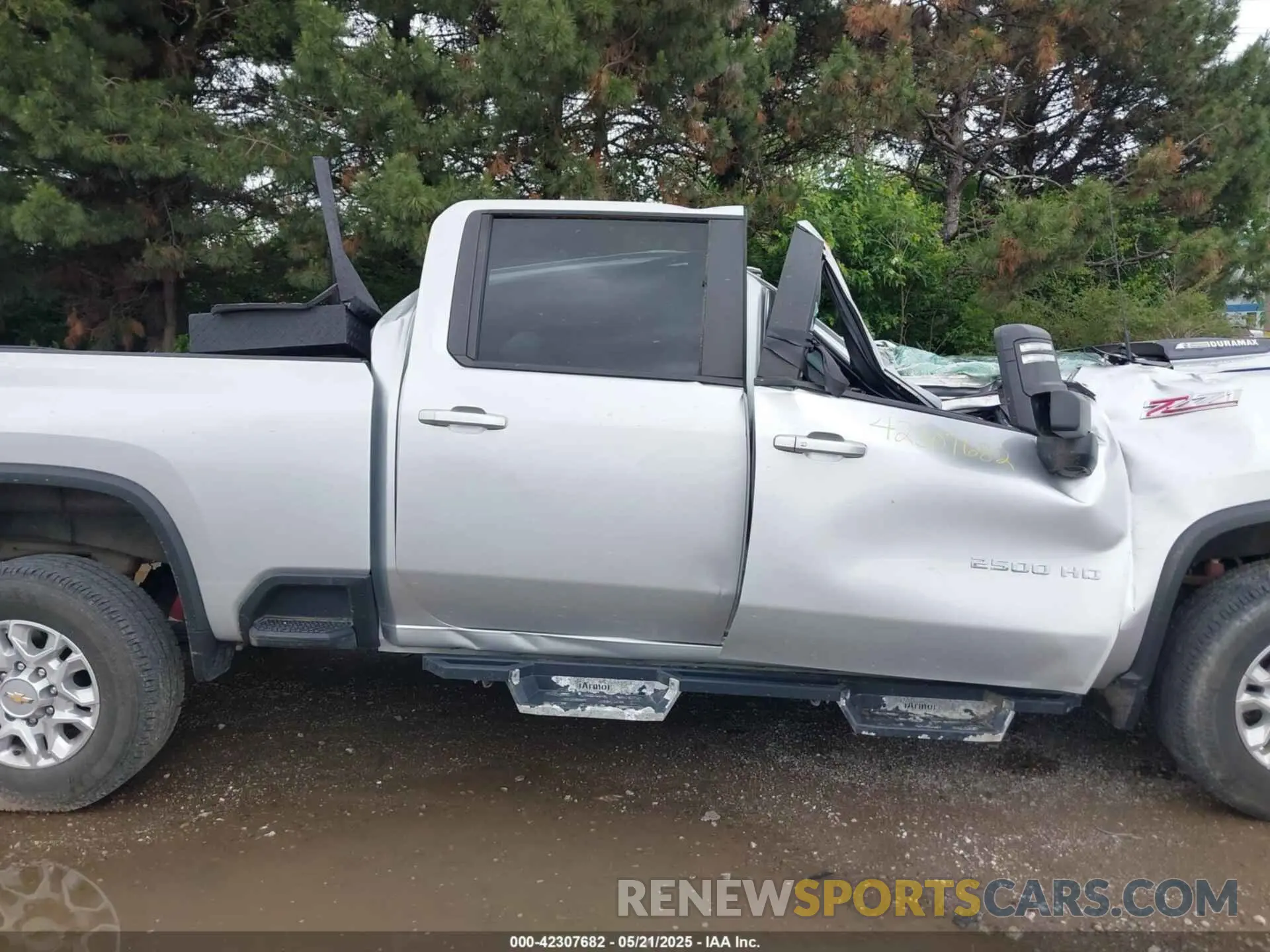 13 Photograph of a damaged car 1GC4YNEY8MF218924 CHEVROLET SILVERADO 2500HD 2021
