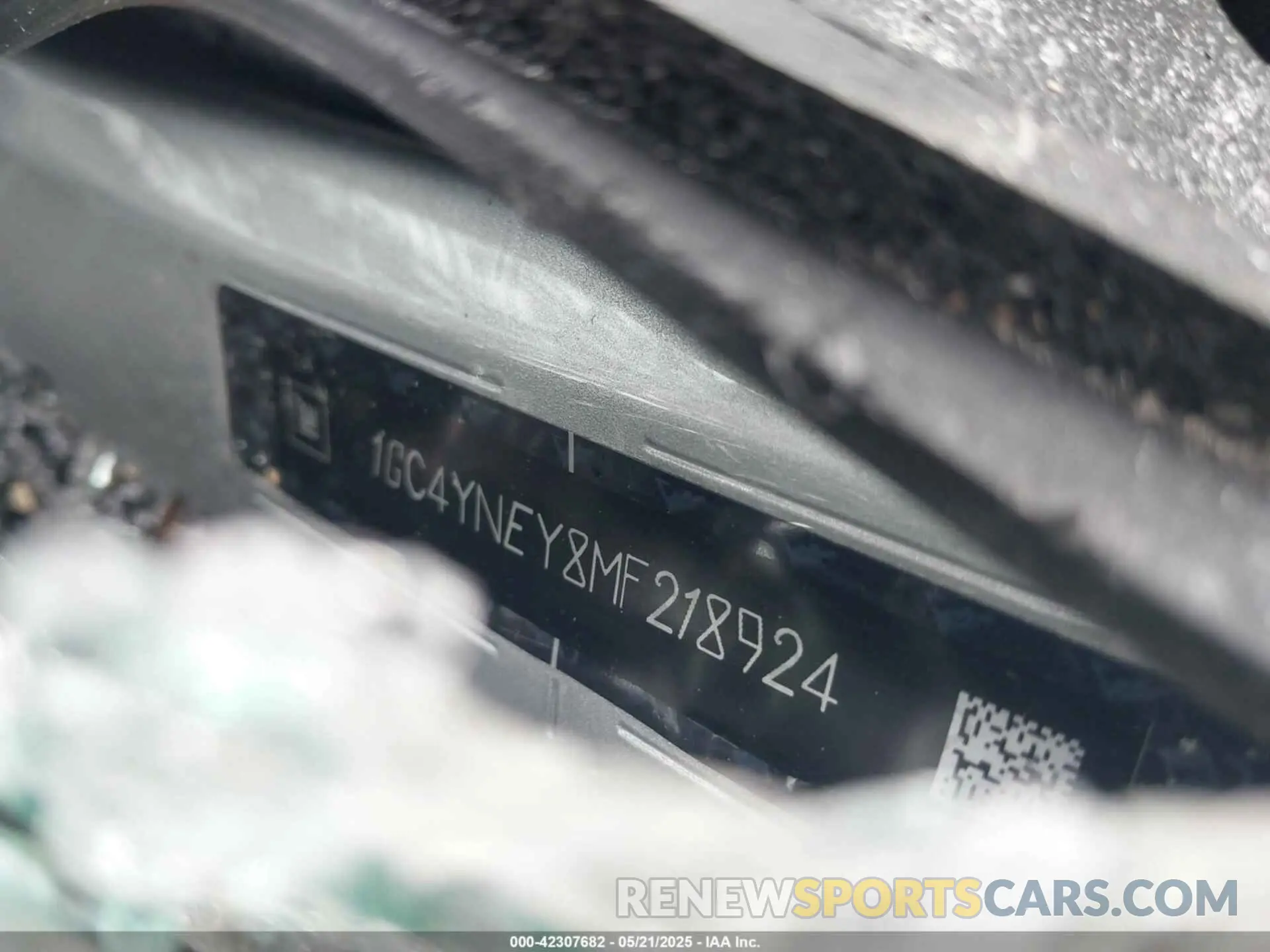 8 Photograph of a damaged car 1GC4YNEY8MF218924 CHEVROLET SILVERADO 2500HD 2021
