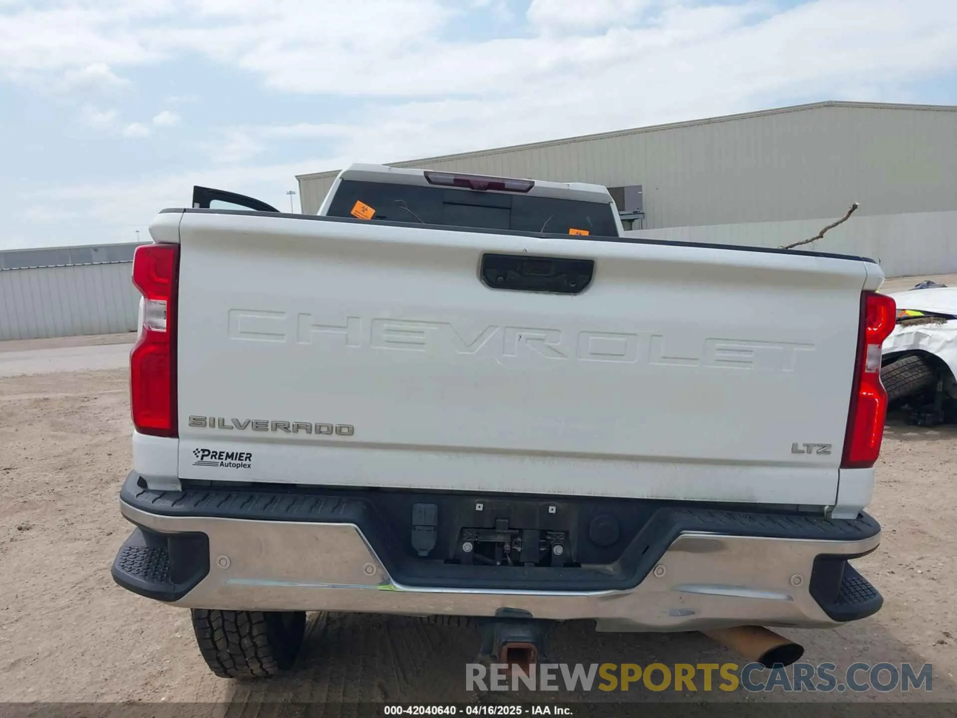 8 Photograph of a damaged car 1GC4YPE73MF237125 CHEVROLET SILVERADO 2500HD 2021