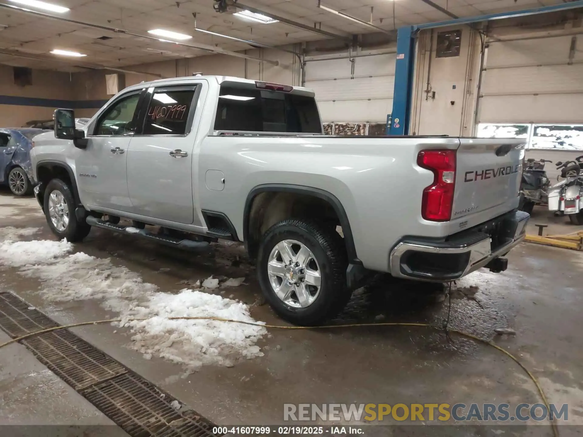 3 Photograph of a damaged car 1GC4YPE74MF249946 CHEVROLET SILVERADO 2500HD 2021
