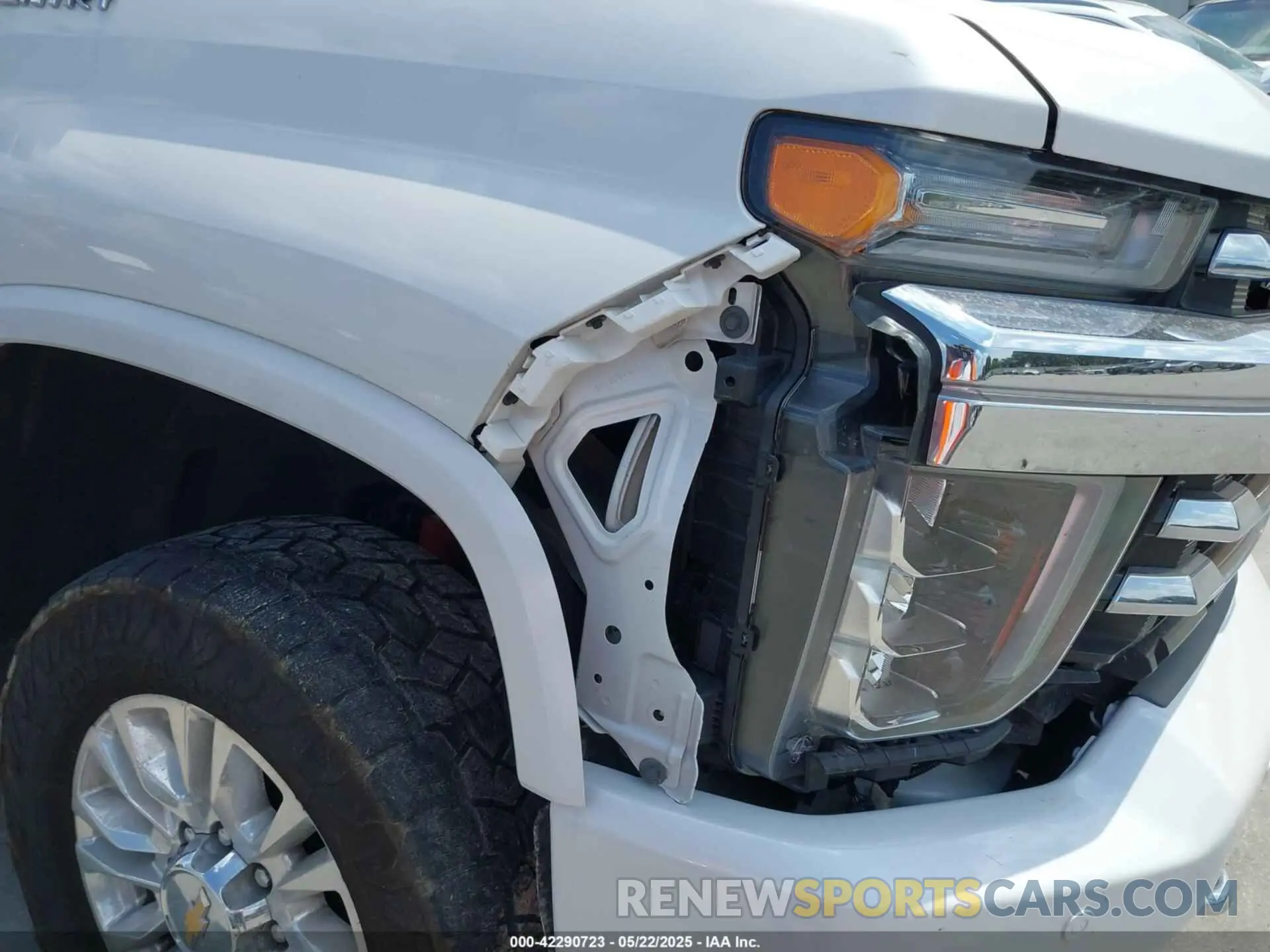 19 Photograph of a damaged car 1GC4YREY1MF242957 CHEVROLET SILVERADO 2500HD 2021