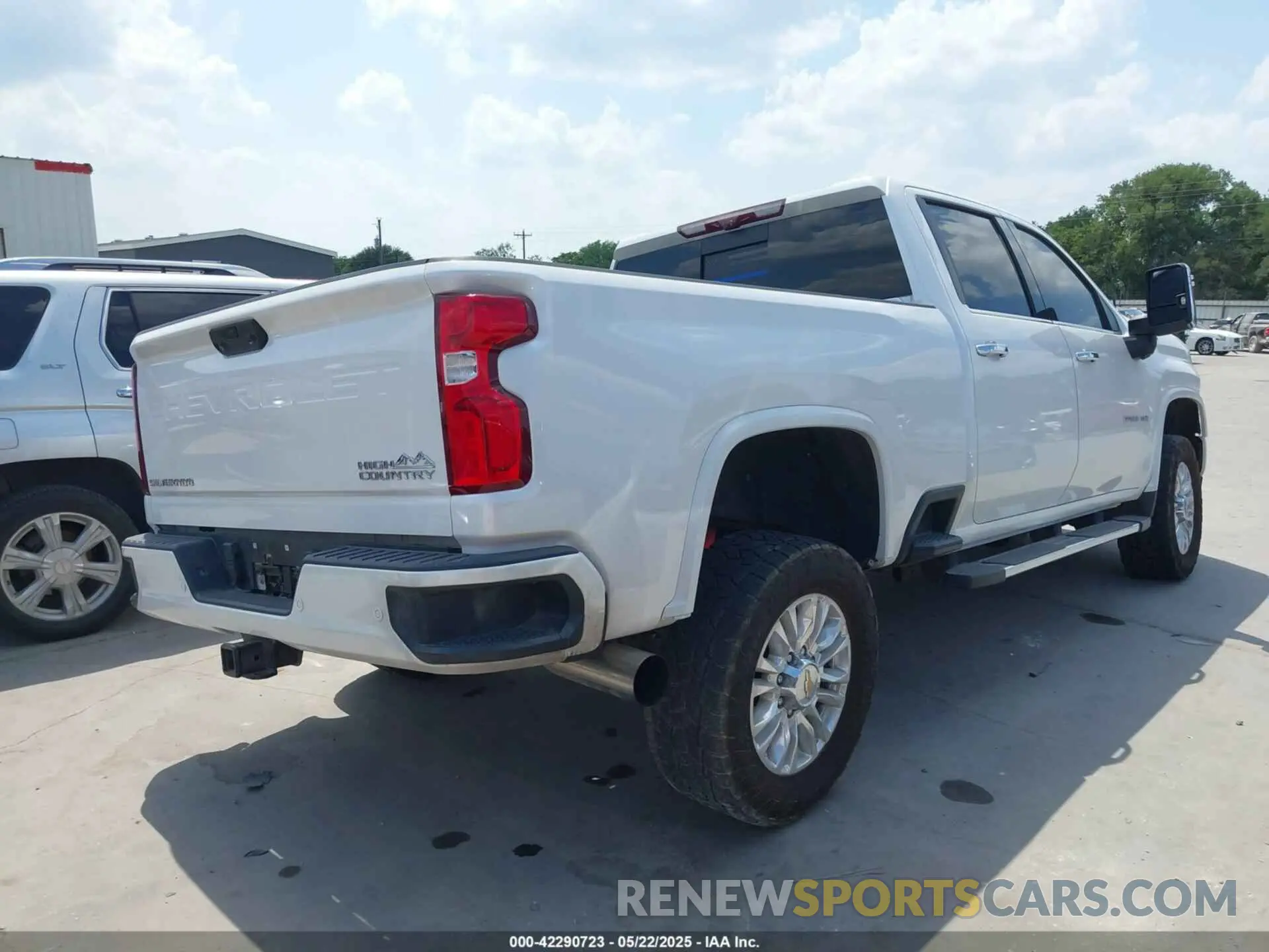 4 Photograph of a damaged car 1GC4YREY1MF242957 CHEVROLET SILVERADO 2500HD 2021