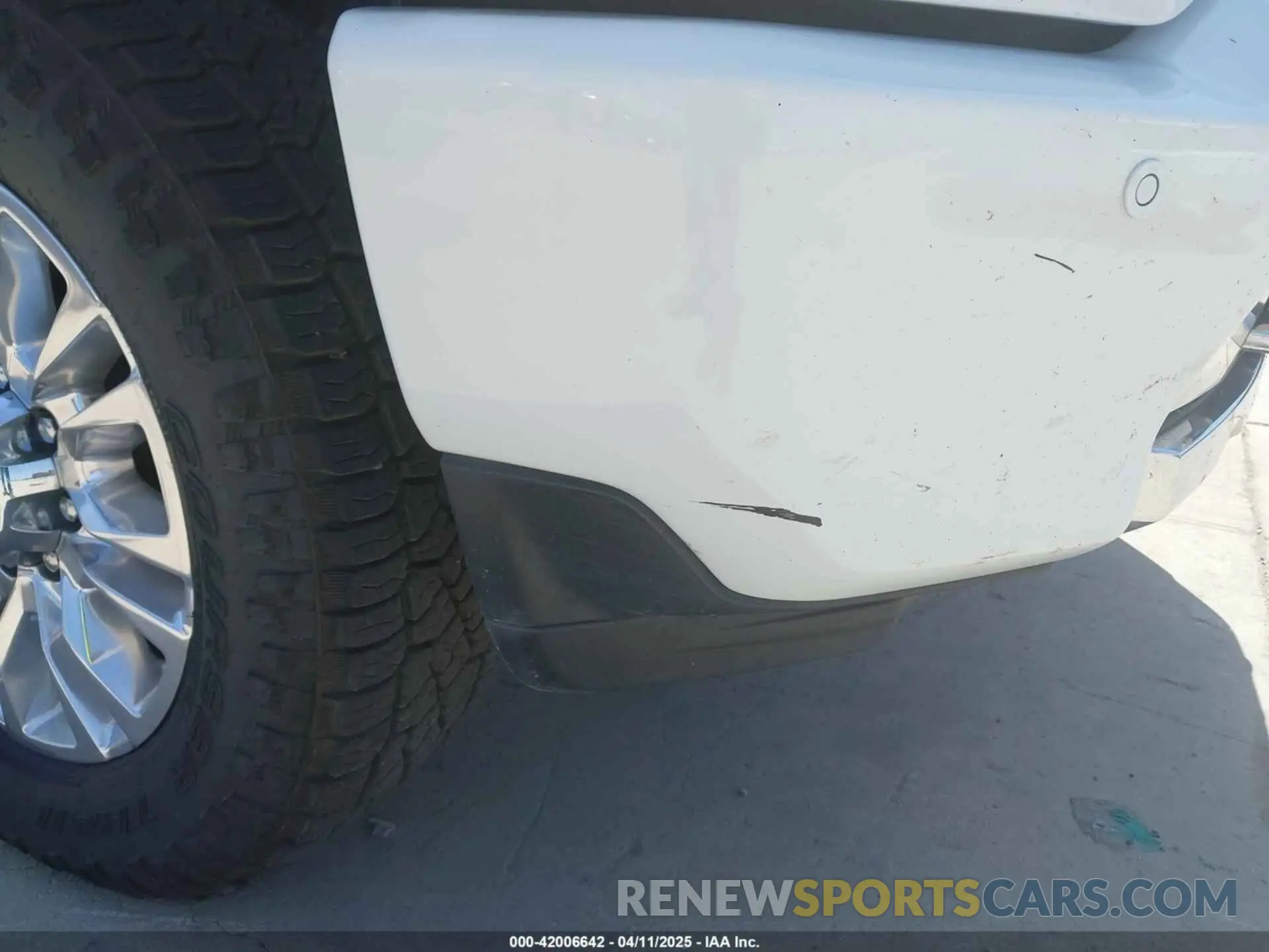 10 Photograph of a damaged car 1GC4YREY3MF184575 CHEVROLET SILVERADO 2500HD 2021