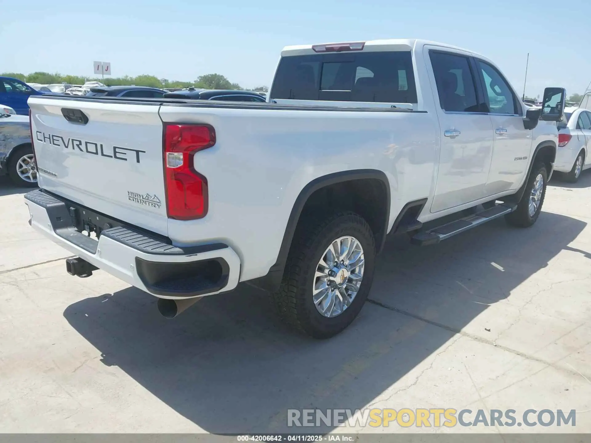 4 Photograph of a damaged car 1GC4YREY3MF184575 CHEVROLET SILVERADO 2500HD 2021
