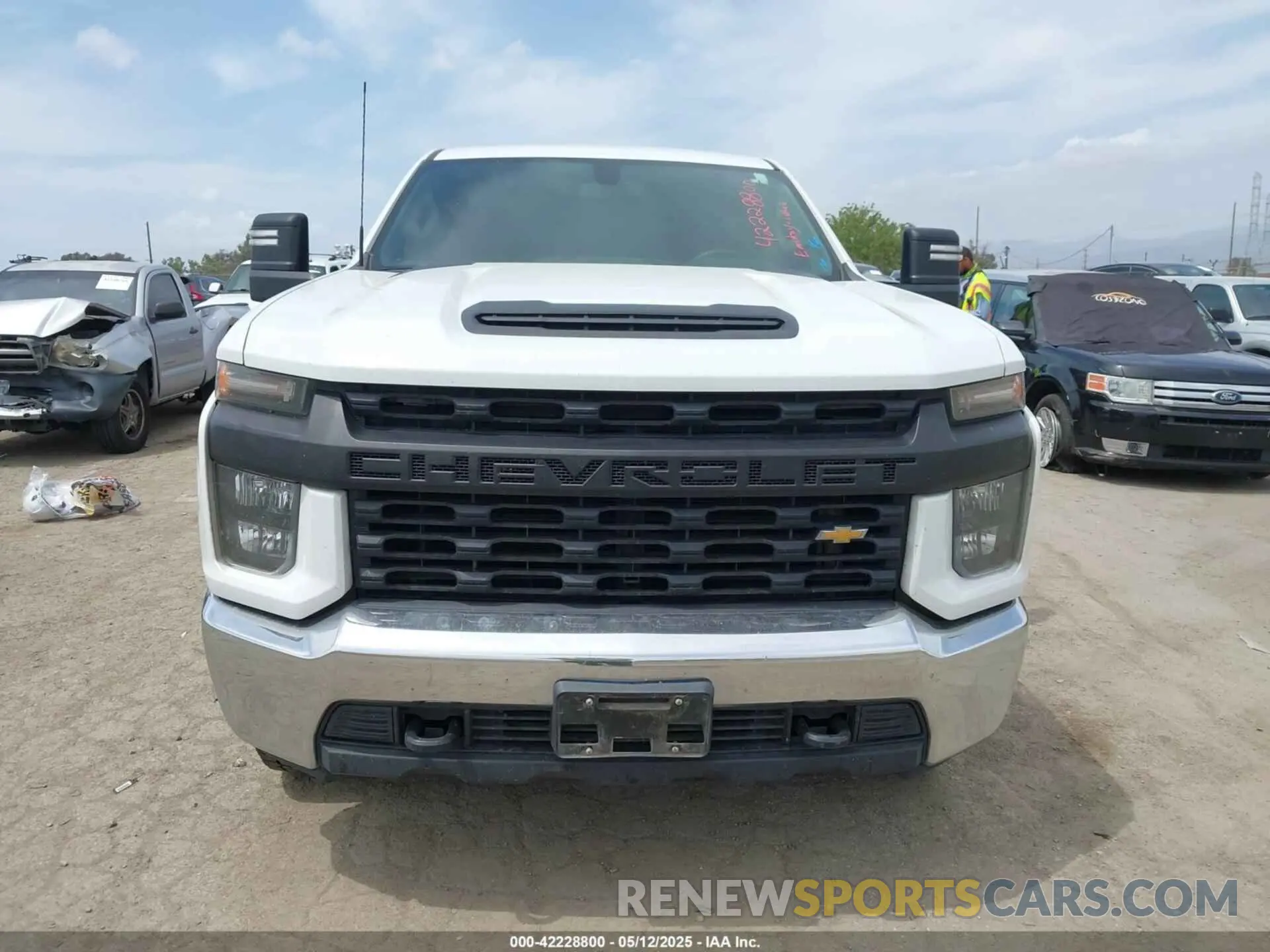 12 Photograph of a damaged car 1GC5YLE75MF221487 CHEVROLET SILVERADO 2500HD 2021