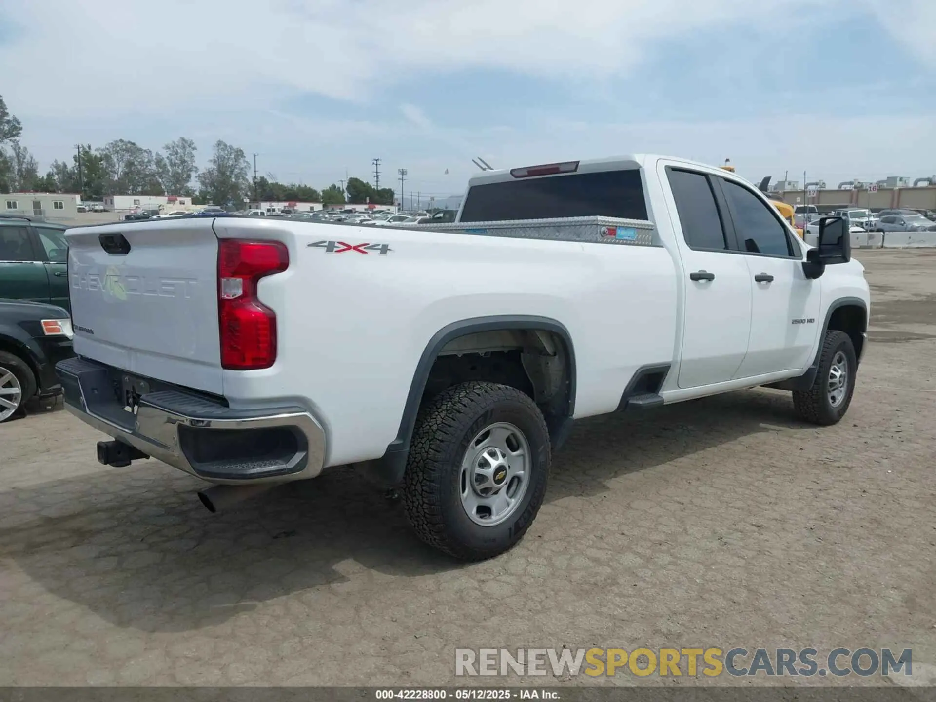4 Photograph of a damaged car 1GC5YLE75MF221487 CHEVROLET SILVERADO 2500HD 2021