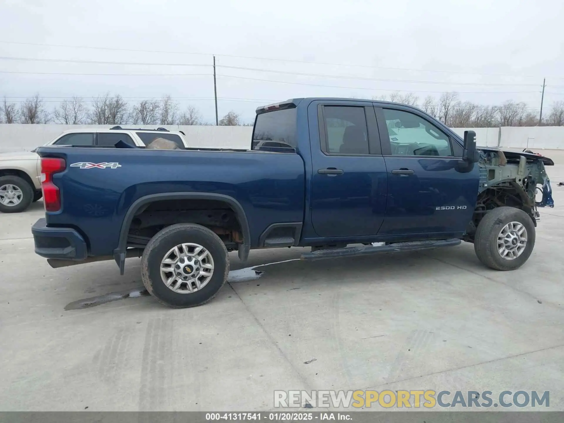 13 Photograph of a damaged car 1GC5YLE76MF132656 CHEVROLET SILVERADO 2500HD 2021
