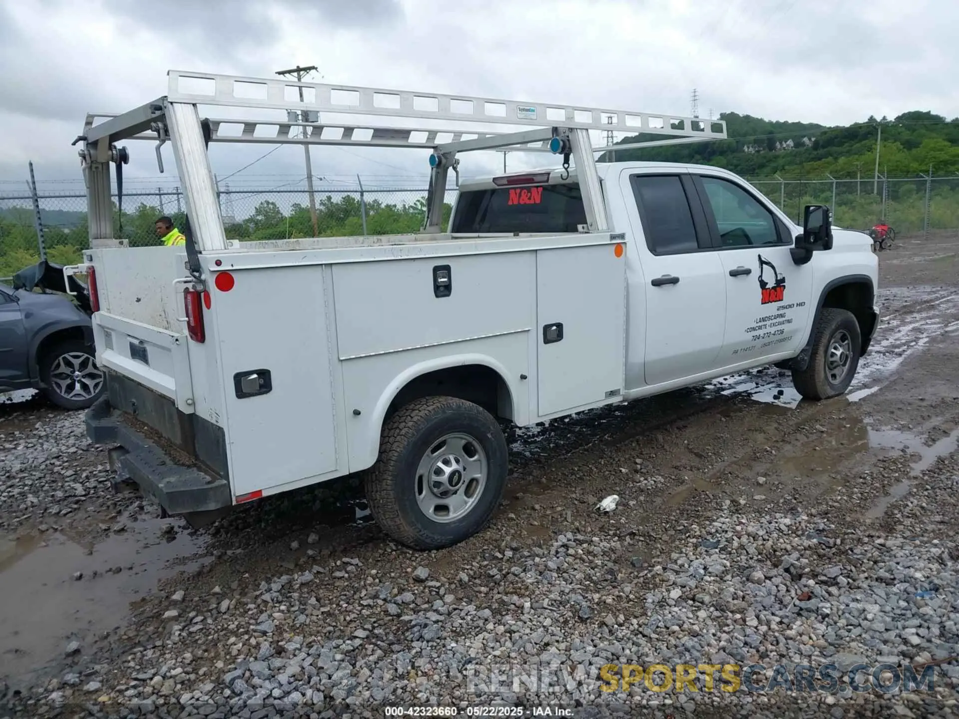 4 Photograph of a damaged car 1GB2YLE73NF247823 CHEVROLET SILVERADO 2500HD 2022