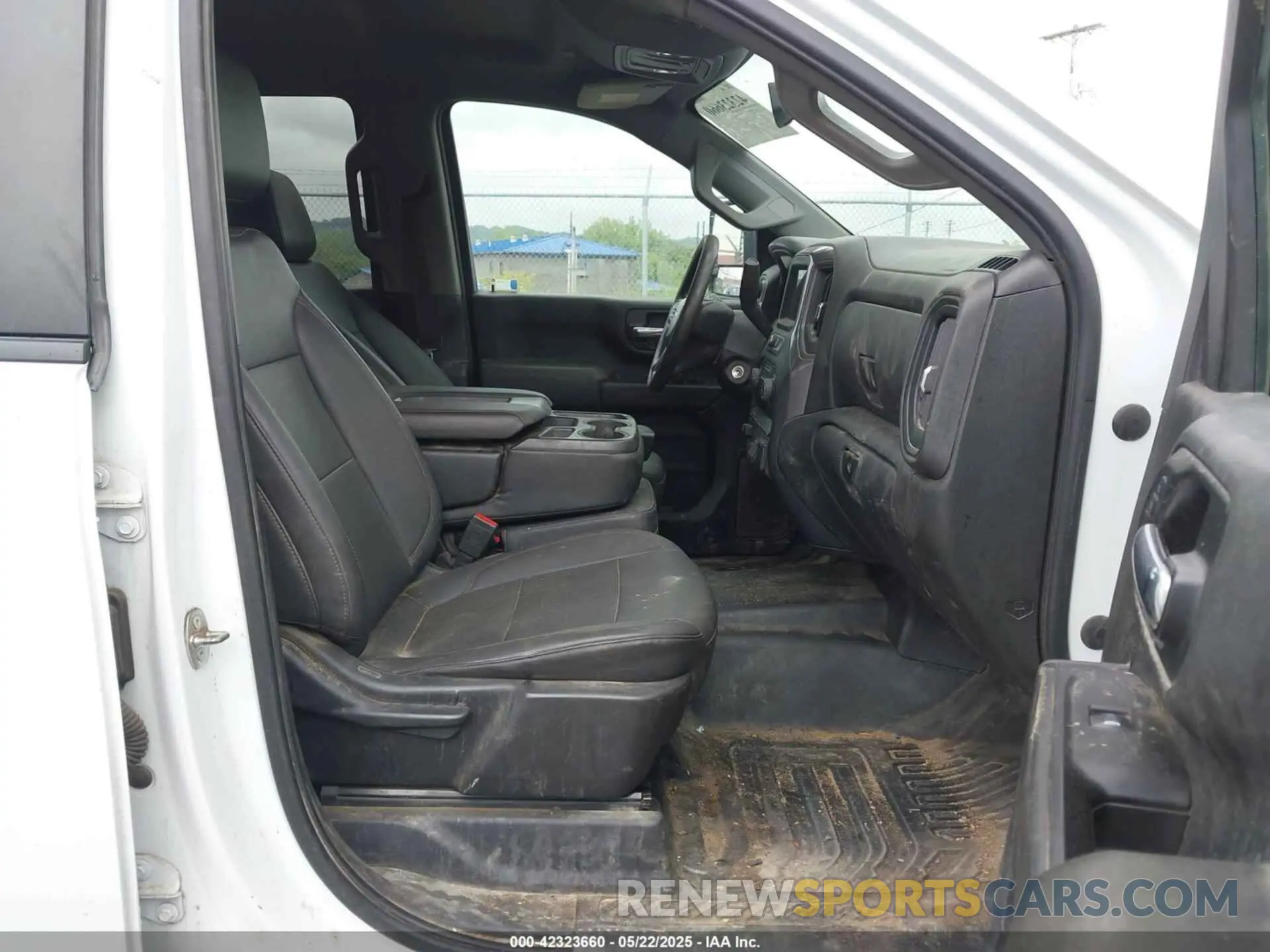 5 Photograph of a damaged car 1GB2YLE73NF247823 CHEVROLET SILVERADO 2500HD 2022