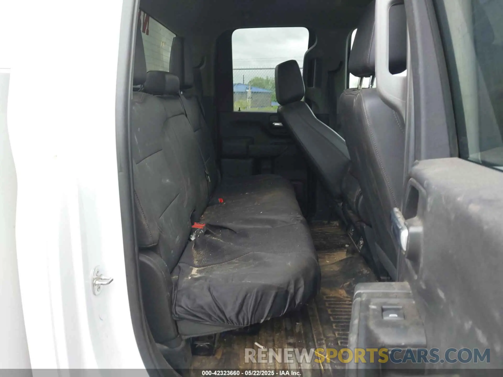 8 Photograph of a damaged car 1GB2YLE73NF247823 CHEVROLET SILVERADO 2500HD 2022