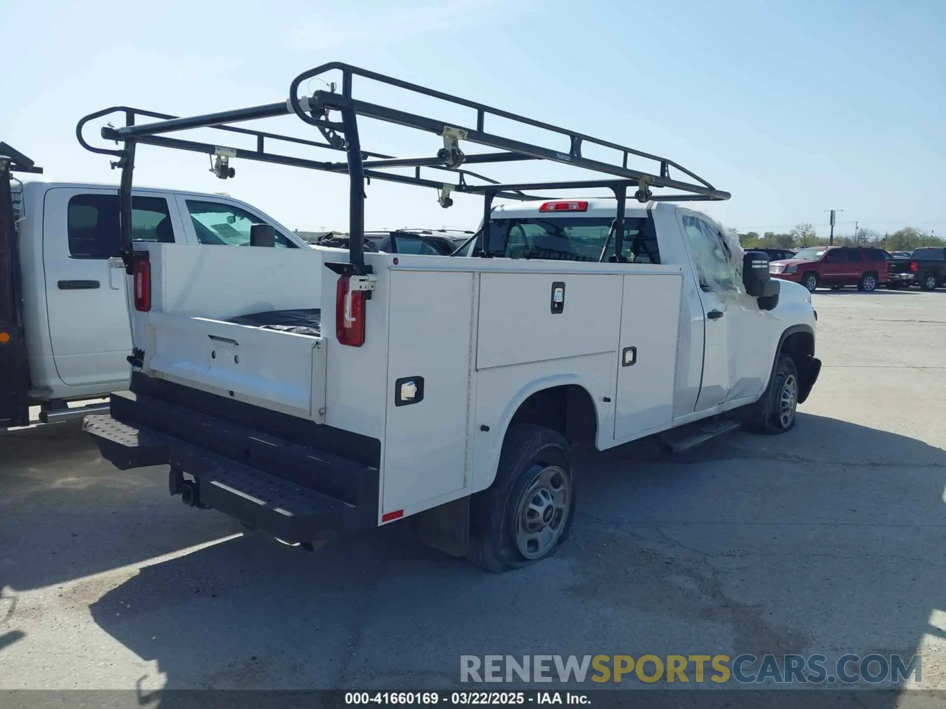 4 Photograph of a damaged car 1GC0WLE7XNF327869 CHEVROLET SILVERADO 2500HD 2022