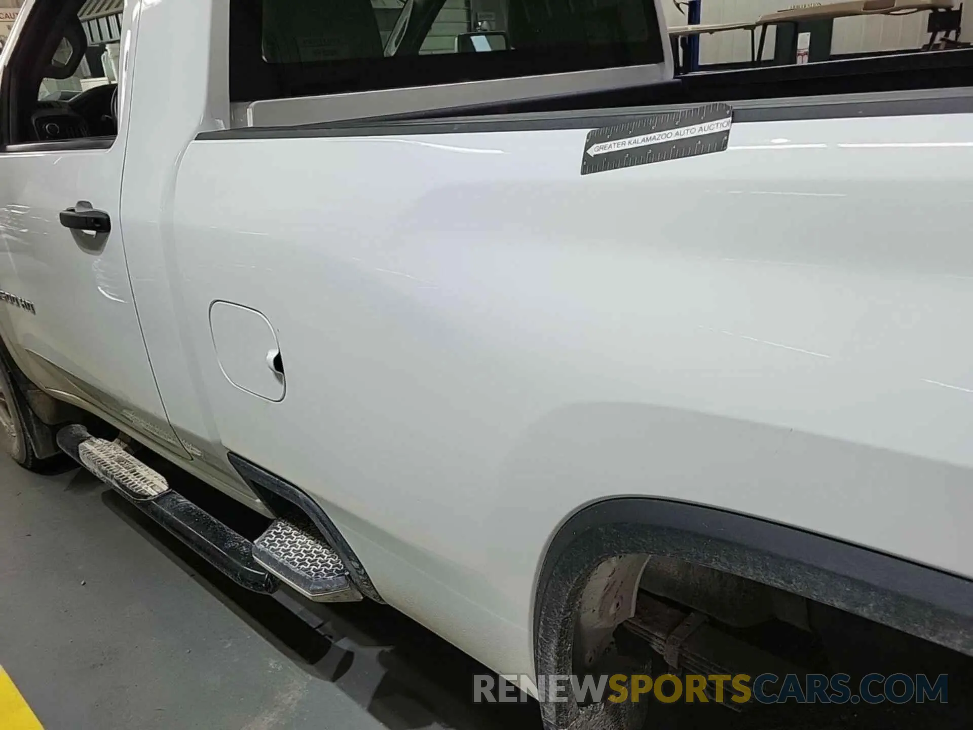 18 Photograph of a damaged car 1GC0YLE72NF339055 CHEVROLET SILVERADO 2500HD 2022