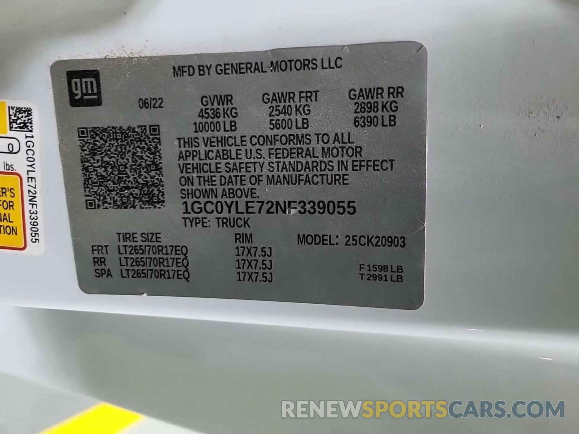 24 Photograph of a damaged car 1GC0YLE72NF339055 CHEVROLET SILVERADO 2500HD 2022