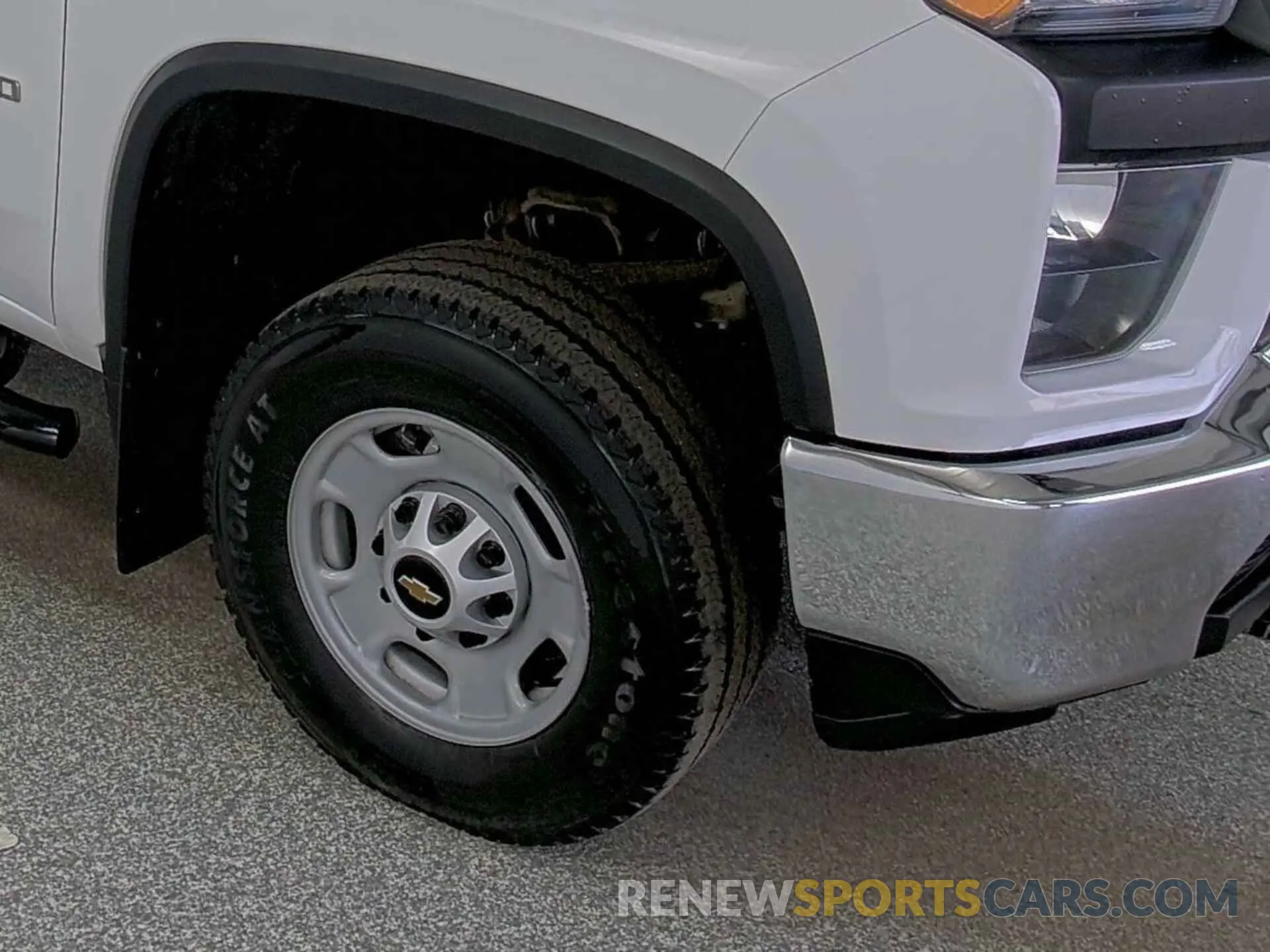 4 Photograph of a damaged car 1GC0YLE72NF339055 CHEVROLET SILVERADO 2500HD 2022