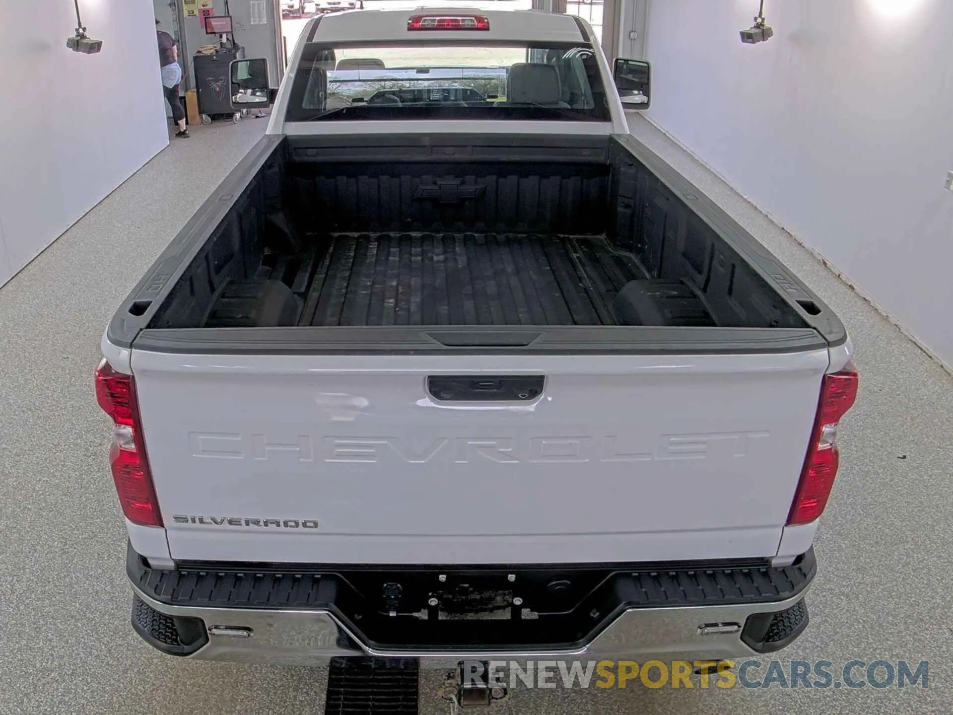 6 Photograph of a damaged car 1GC0YLE72NF339055 CHEVROLET SILVERADO 2500HD 2022