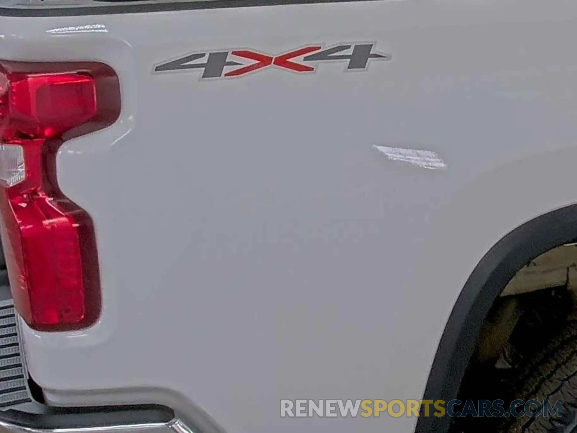 8 Photograph of a damaged car 1GC0YLE72NF339055 CHEVROLET SILVERADO 2500HD 2022