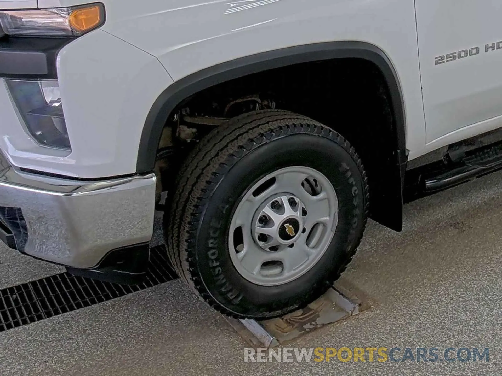 9 Photograph of a damaged car 1GC0YLE72NF339055 CHEVROLET SILVERADO 2500HD 2022