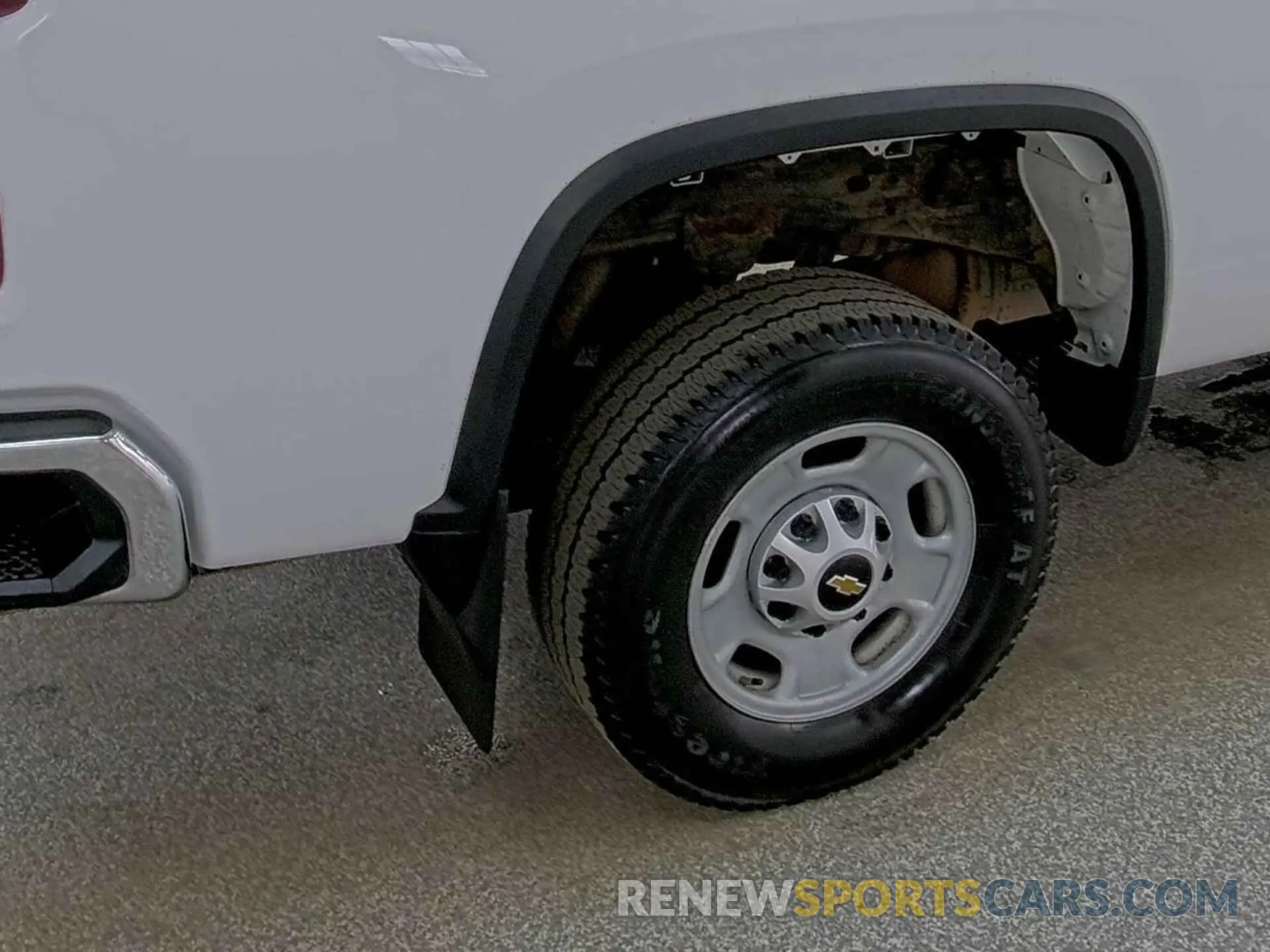 18 Photograph of a damaged car 1GC0YLE72NF346765 CHEVROLET SILVERADO 2500HD 2022