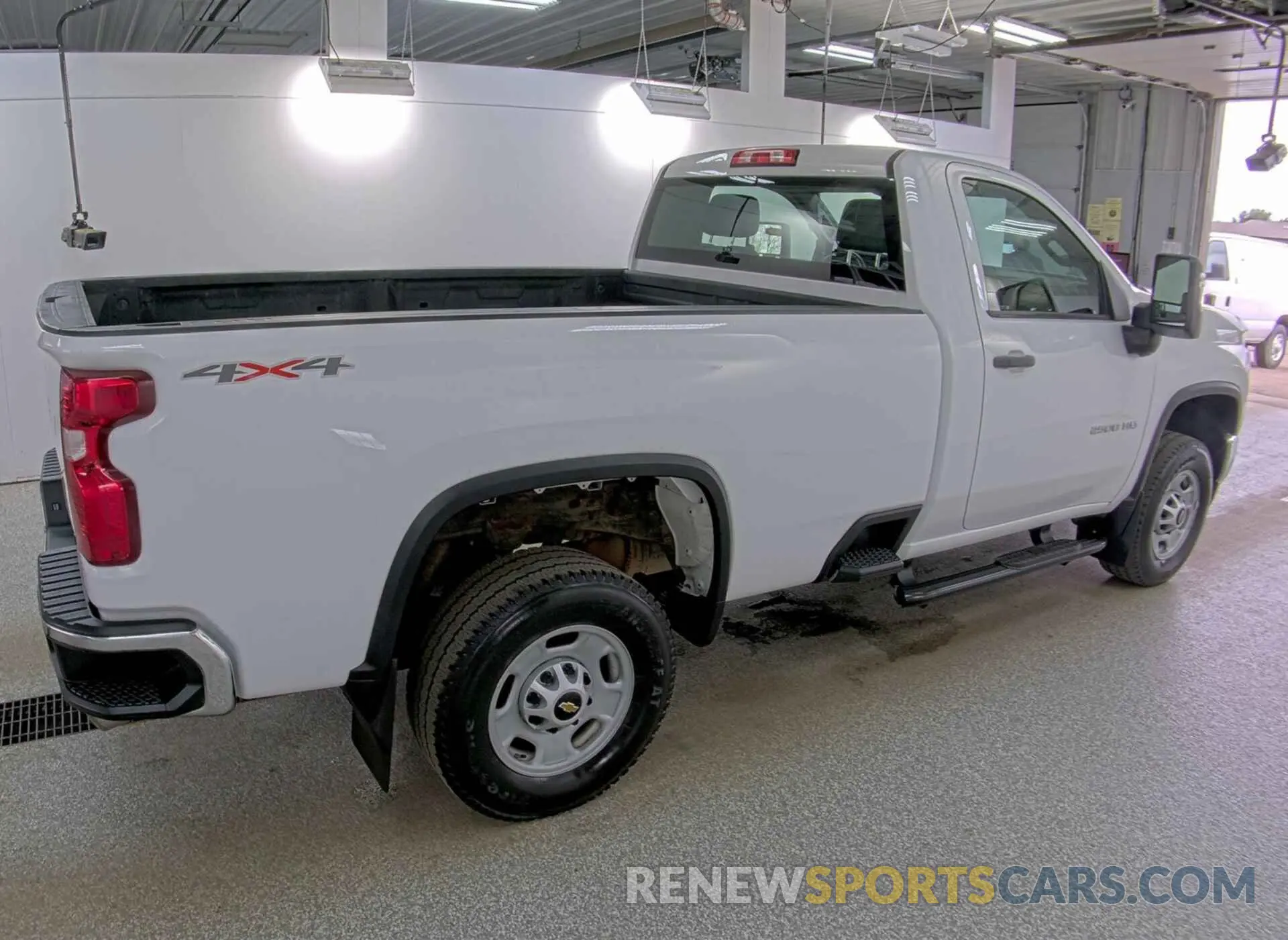28 Photograph of a damaged car 1GC0YLE72NF346765 CHEVROLET SILVERADO 2500HD 2022