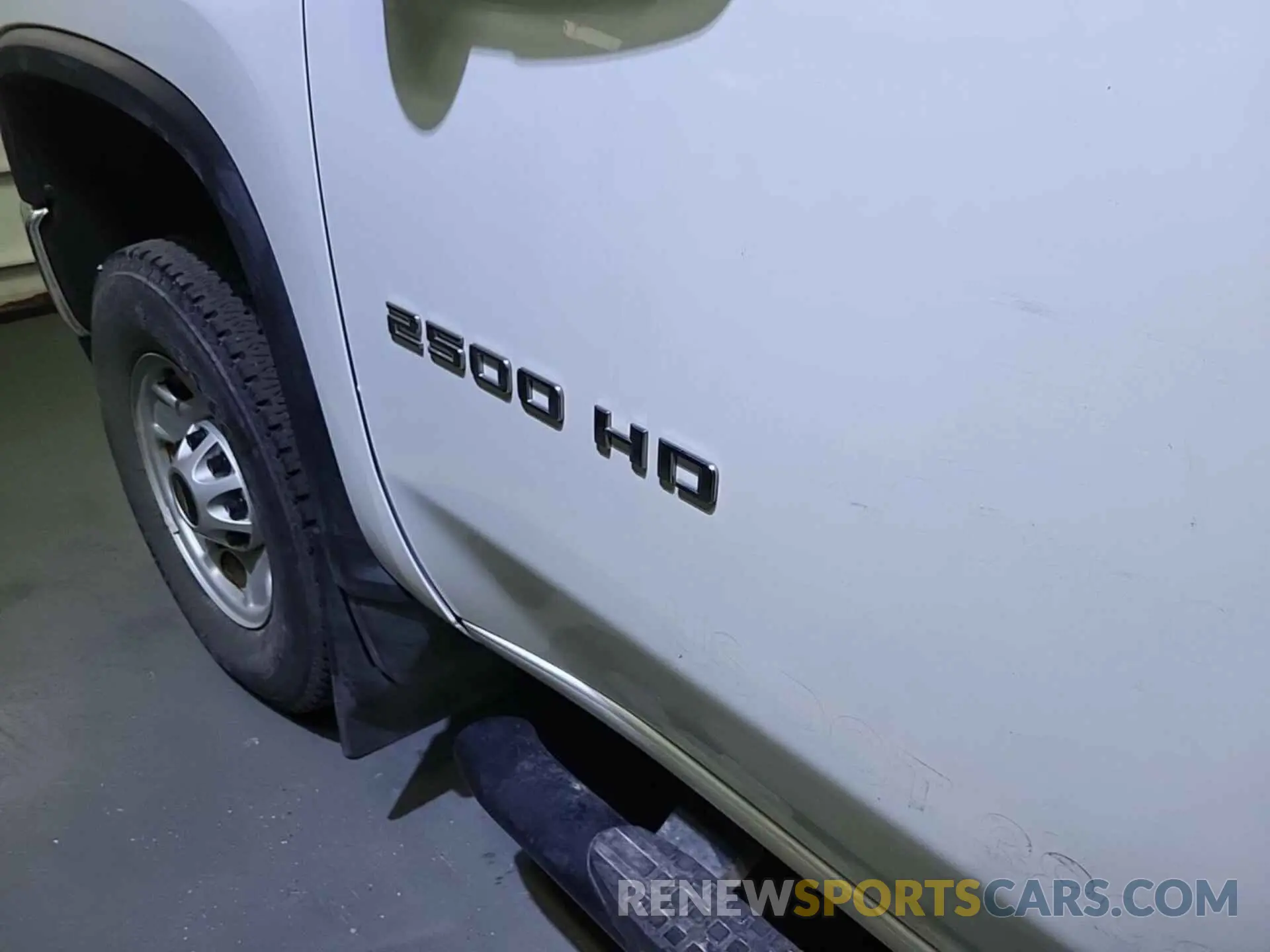 34 Photograph of a damaged car 1GC0YLE72NF346765 CHEVROLET SILVERADO 2500HD 2022