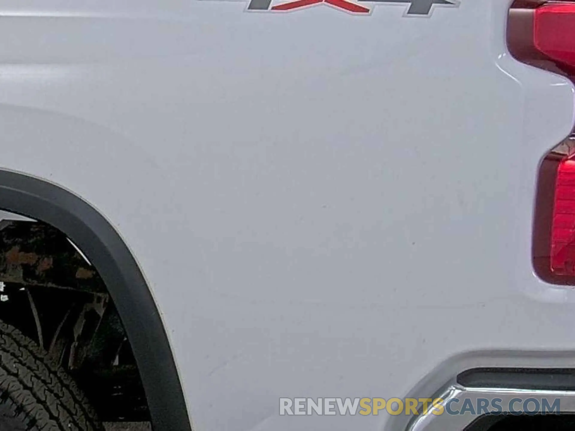 8 Photograph of a damaged car 1GC0YLE72NF348144 CHEVROLET SILVERADO 2500HD 2022