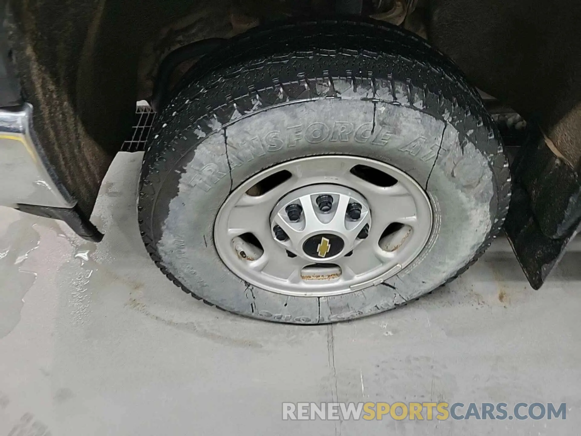 24 Photograph of a damaged car 1GC0YLE76NF263887 CHEVROLET SILVERADO 2500HD 2022