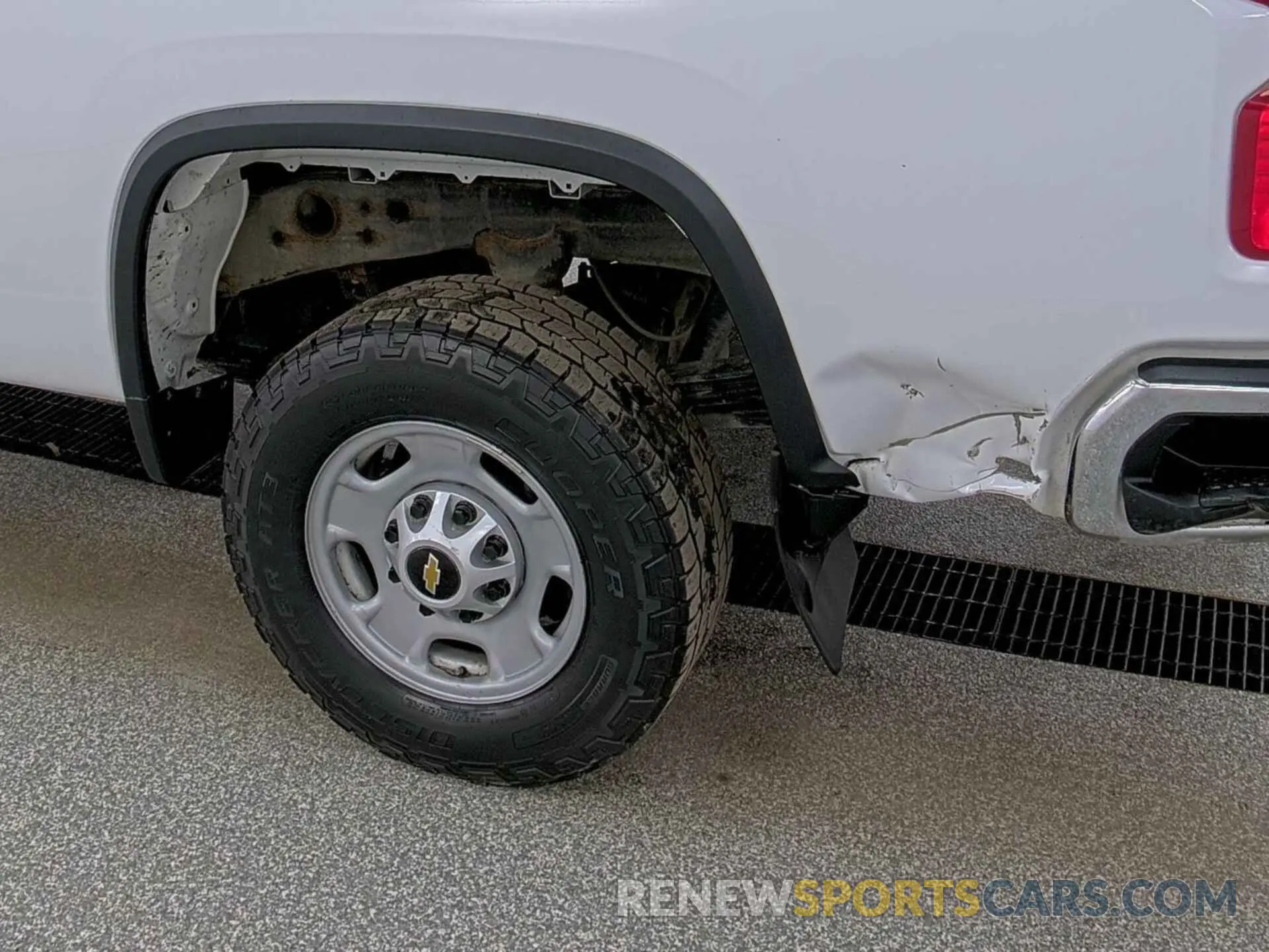 33 Photograph of a damaged car 1GC0YLE7XNF264234 CHEVROLET SILVERADO 2500HD 2022