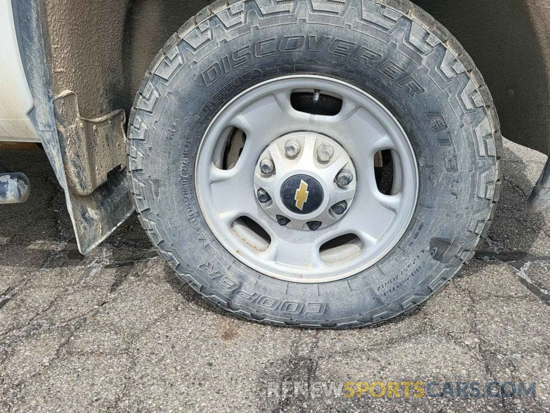 4 Photograph of a damaged car 1GC0YLE7XNF264234 CHEVROLET SILVERADO 2500HD 2022