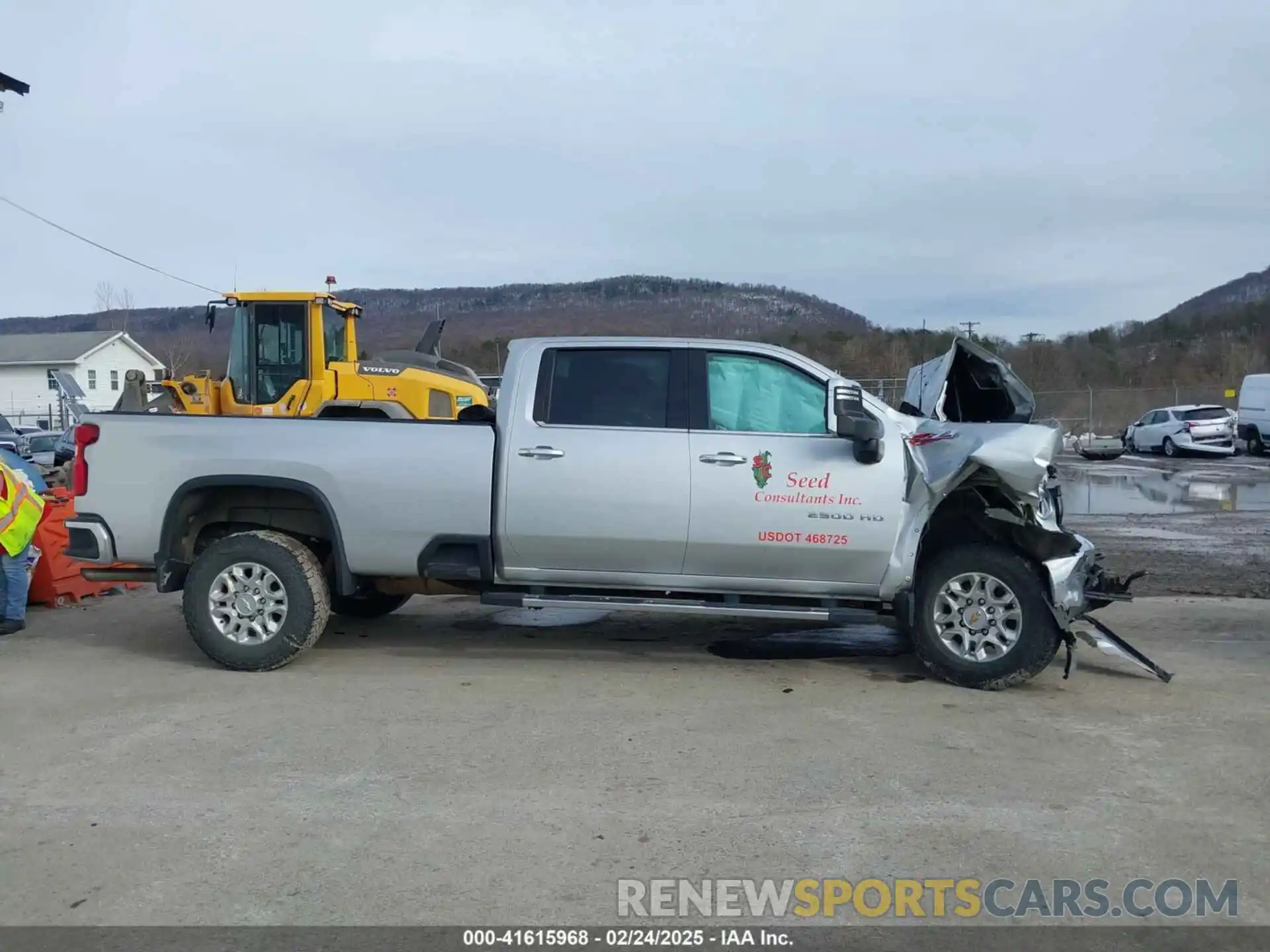 13 Photograph of a damaged car 1GC1YPE73NF220748 CHEVROLET SILVERADO 2500HD 2022