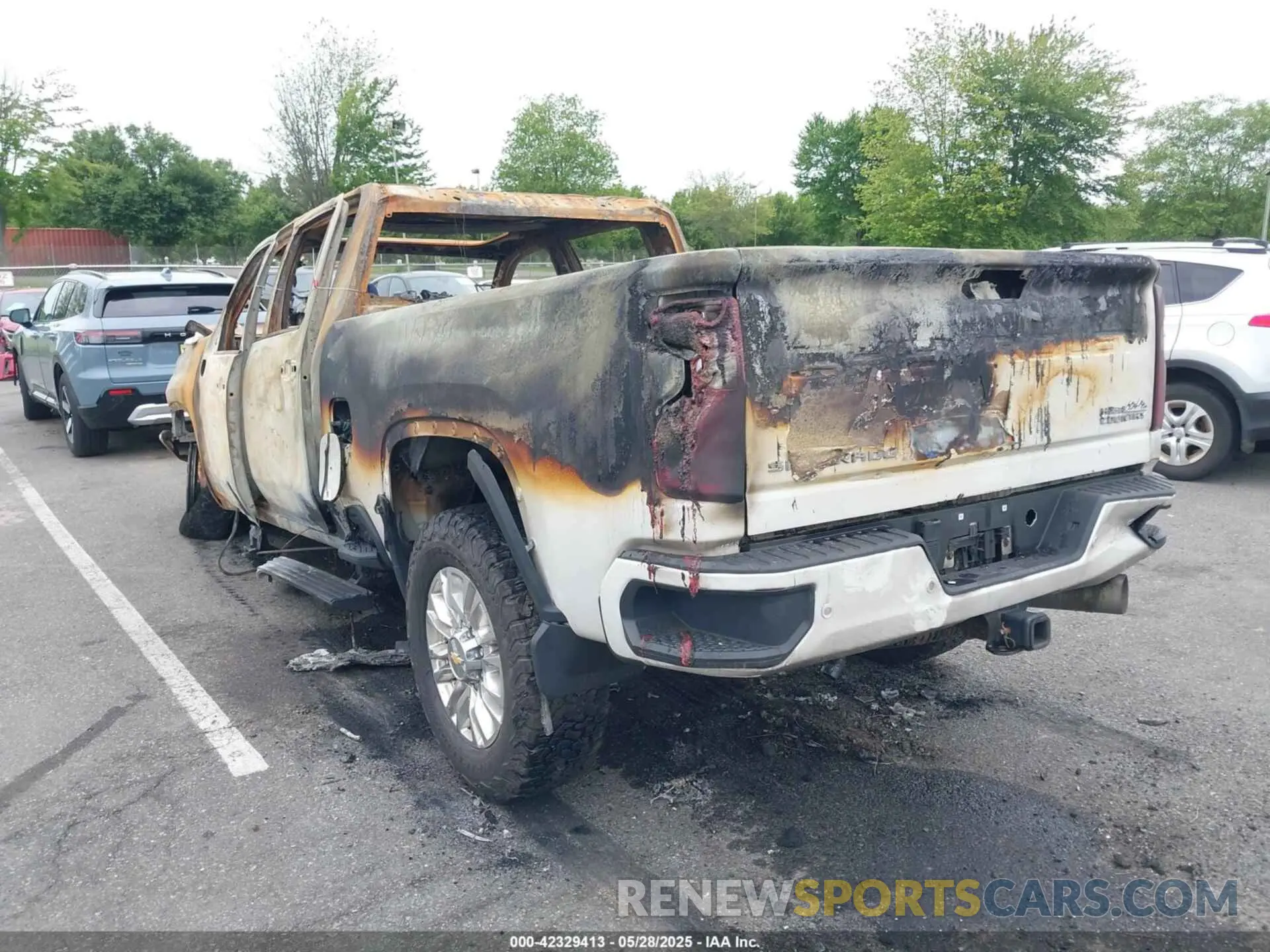 3 Photograph of a damaged car 1GC1YREY1NF112648 CHEVROLET SILVERADO 2500HD 2022
