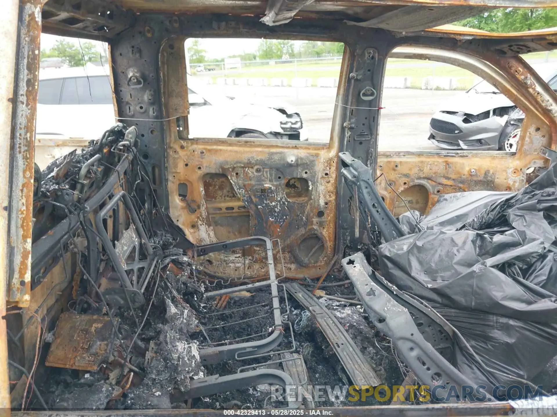 8 Photograph of a damaged car 1GC1YREY1NF112648 CHEVROLET SILVERADO 2500HD 2022