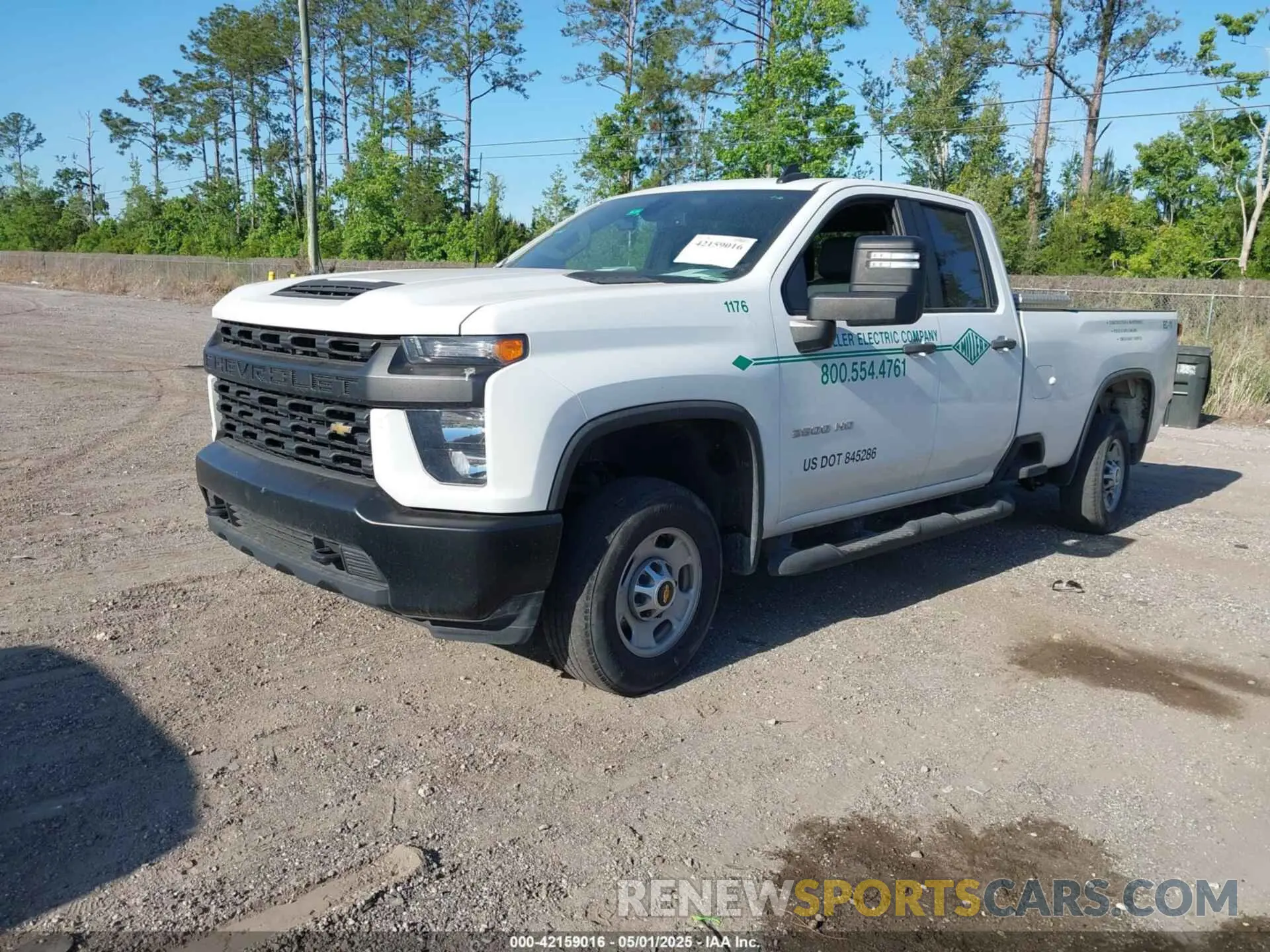 2 Photograph of a damaged car 1GC2WLE71NF197151 CHEVROLET SILVERADO 2500HD 2022