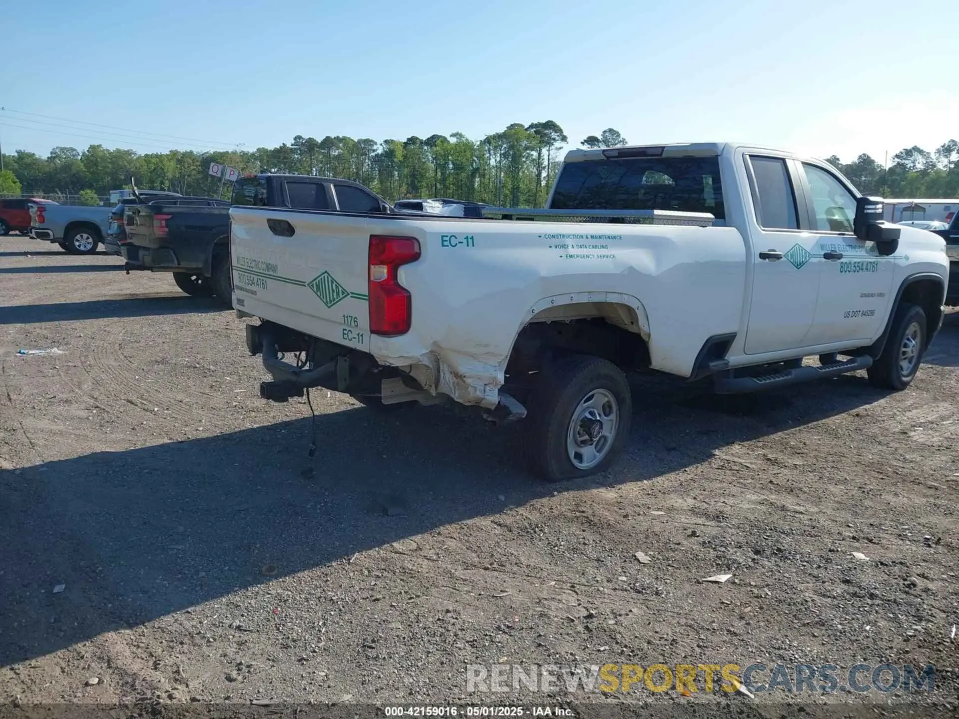 4 Photograph of a damaged car 1GC2WLE71NF197151 CHEVROLET SILVERADO 2500HD 2022