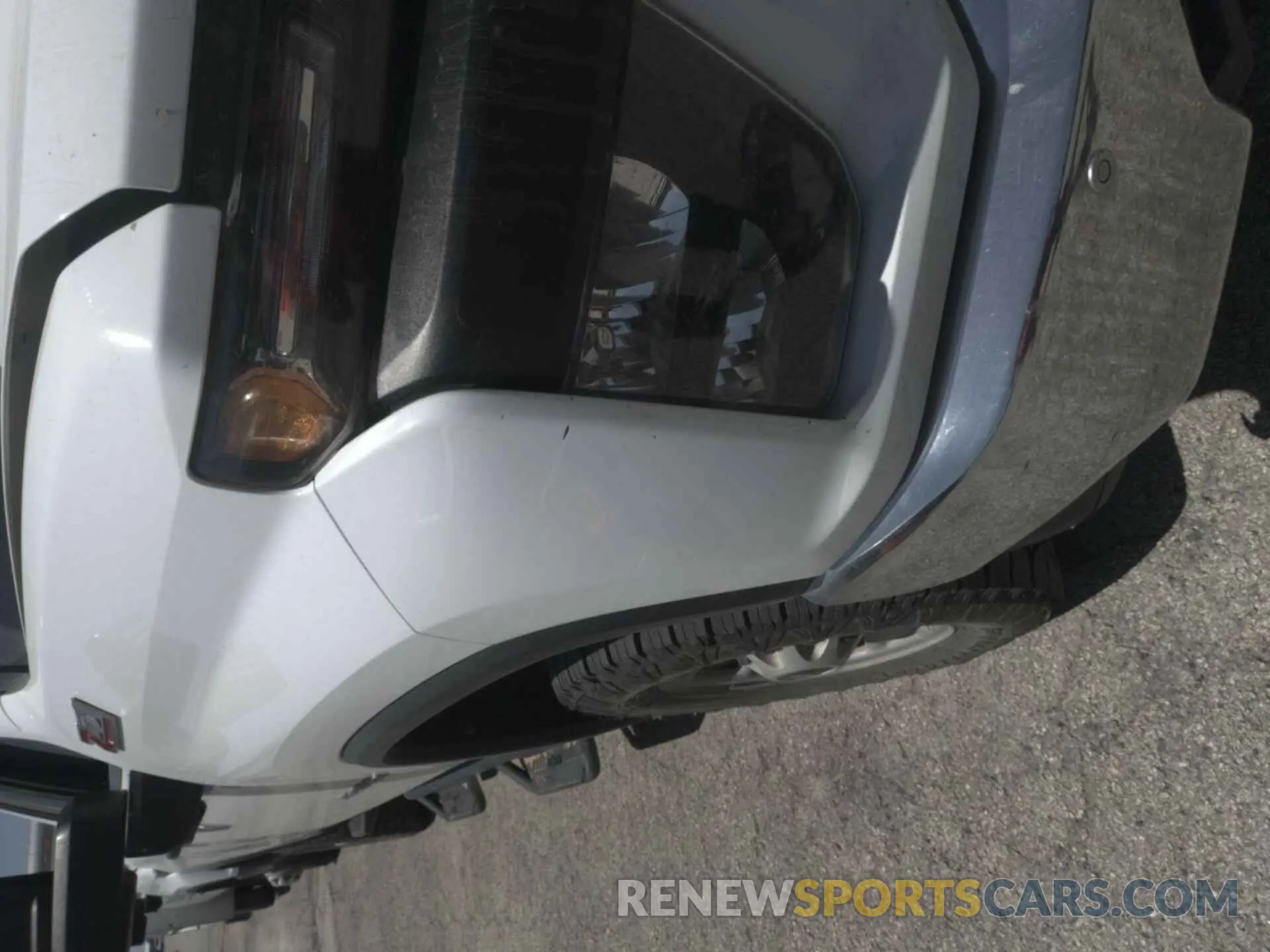 10 Photograph of a damaged car 1GC2YLE74NF245624 CHEVROLET SILVERADO 2500HD 2022