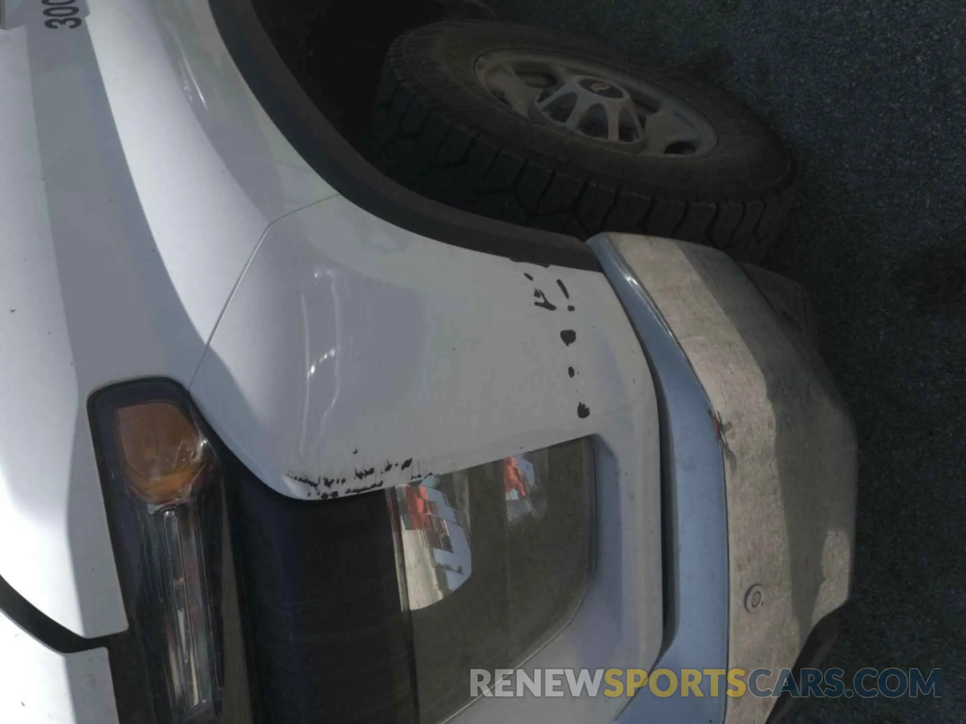 28 Photograph of a damaged car 1GC2YLE74NF245624 CHEVROLET SILVERADO 2500HD 2022