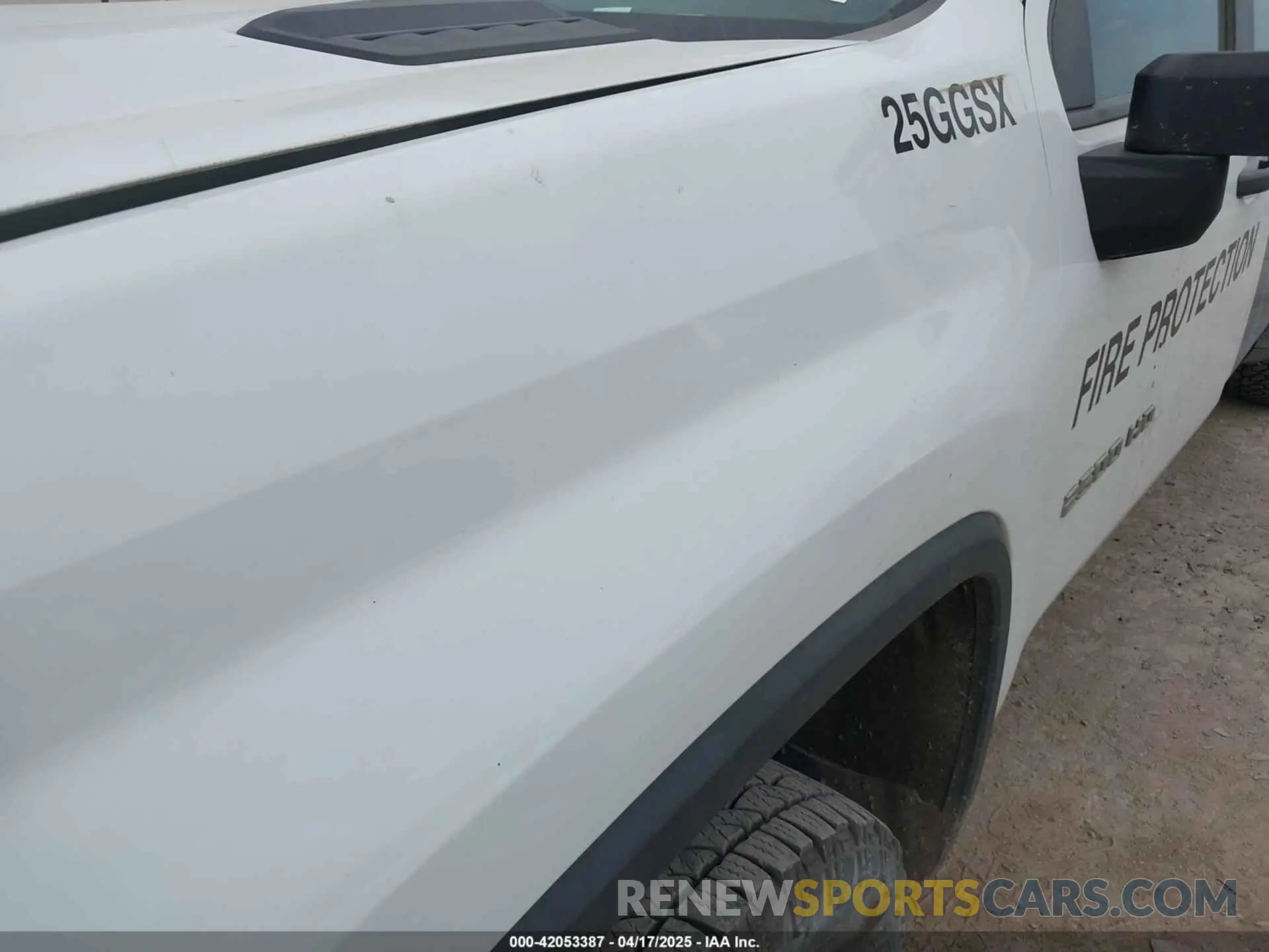 11 Photograph of a damaged car 1GC4YLE73NF225552 CHEVROLET SILVERADO 2500HD 2022