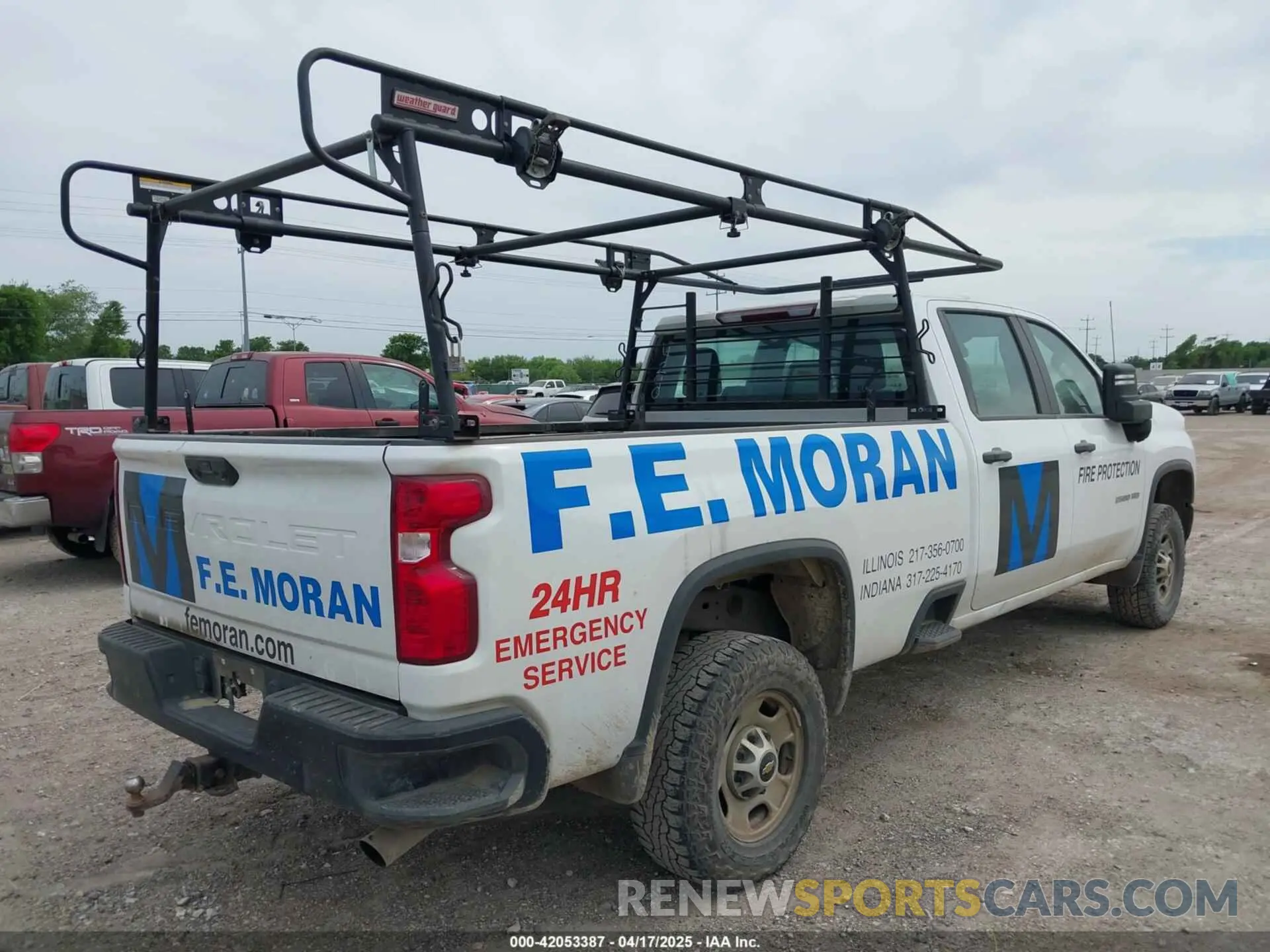 4 Photograph of a damaged car 1GC4YLE73NF225552 CHEVROLET SILVERADO 2500HD 2022