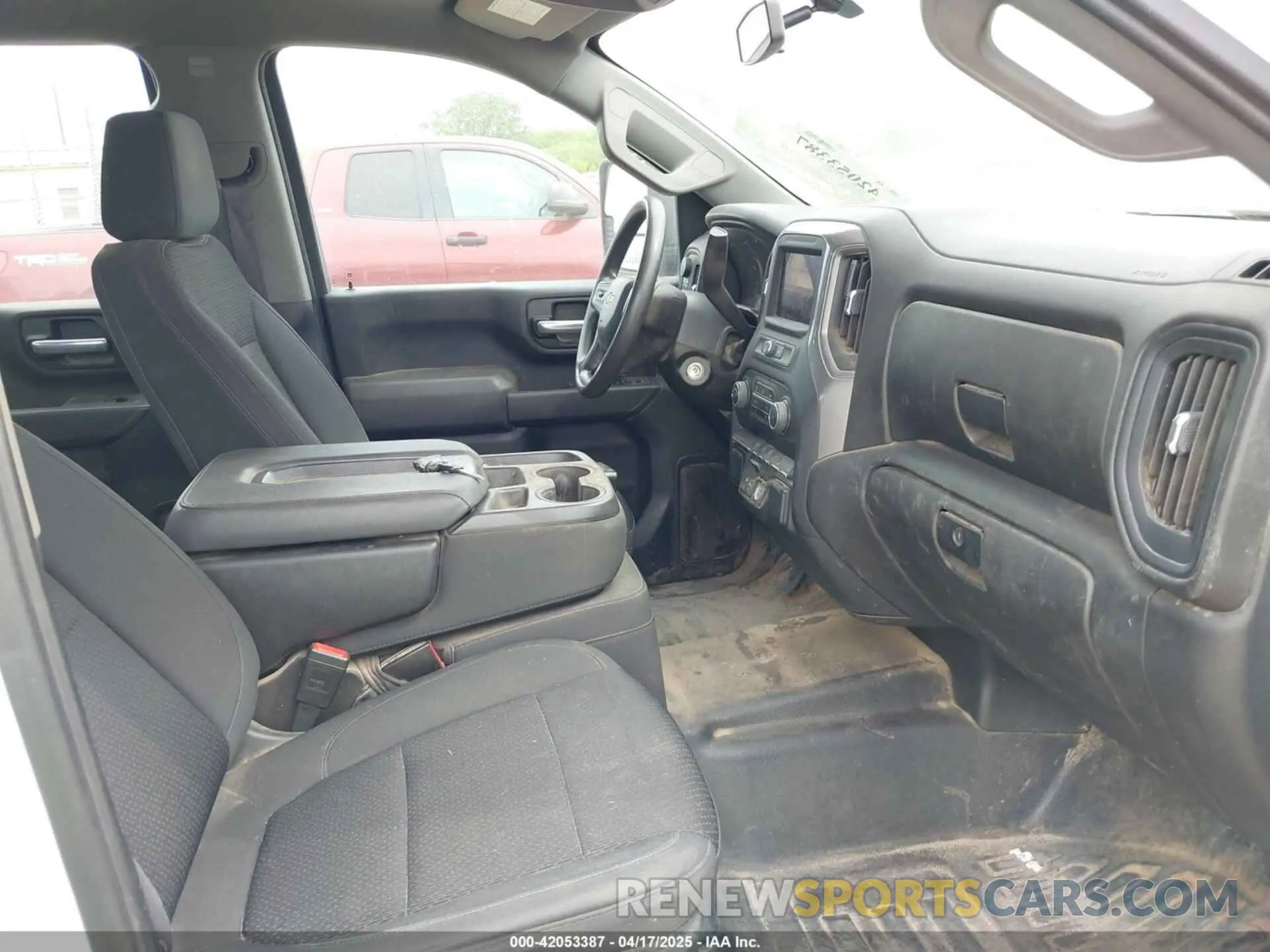 6 Photograph of a damaged car 1GC4YLE73NF225552 CHEVROLET SILVERADO 2500HD 2022