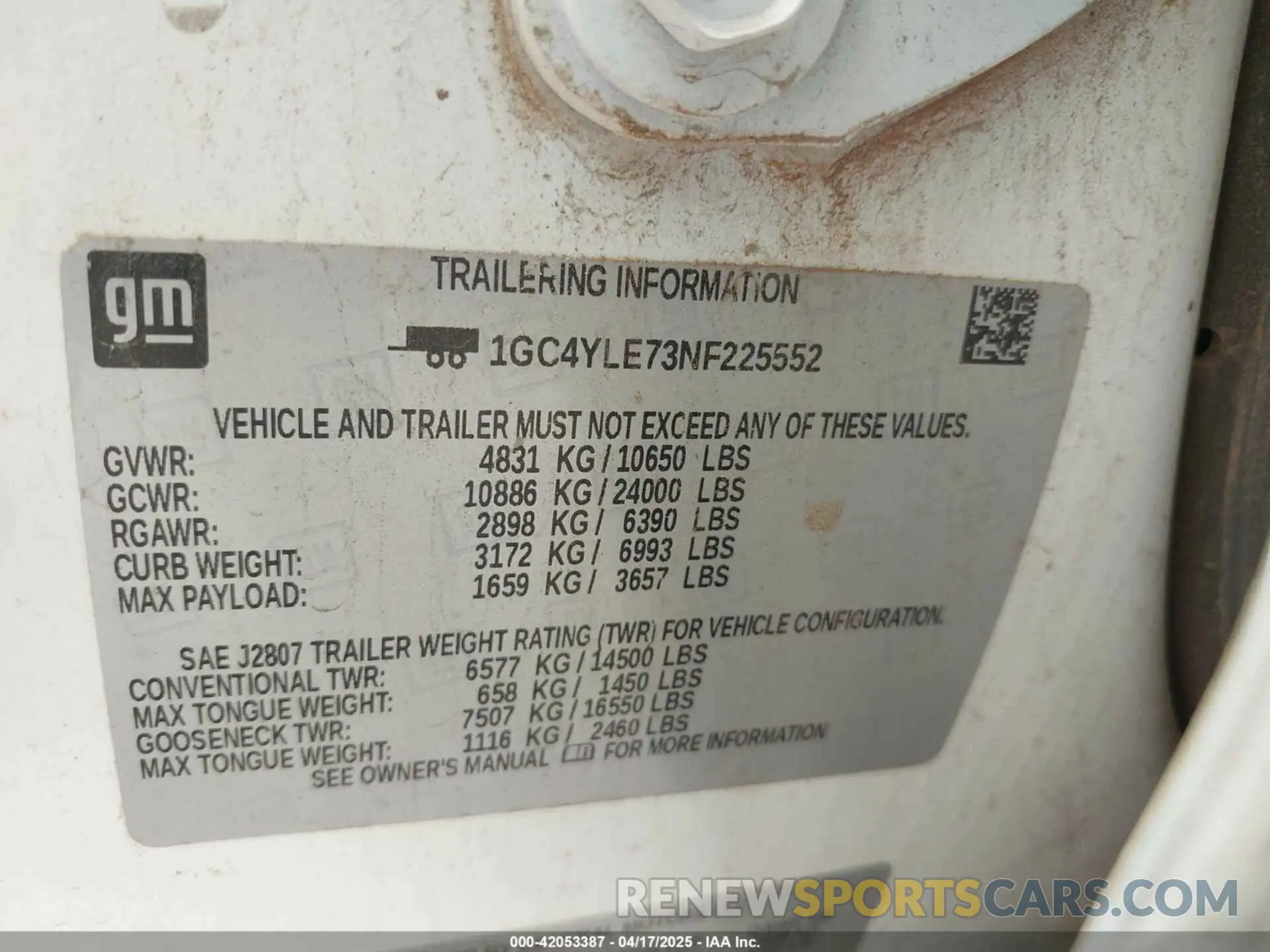 8 Photograph of a damaged car 1GC4YLE73NF225552 CHEVROLET SILVERADO 2500HD 2022