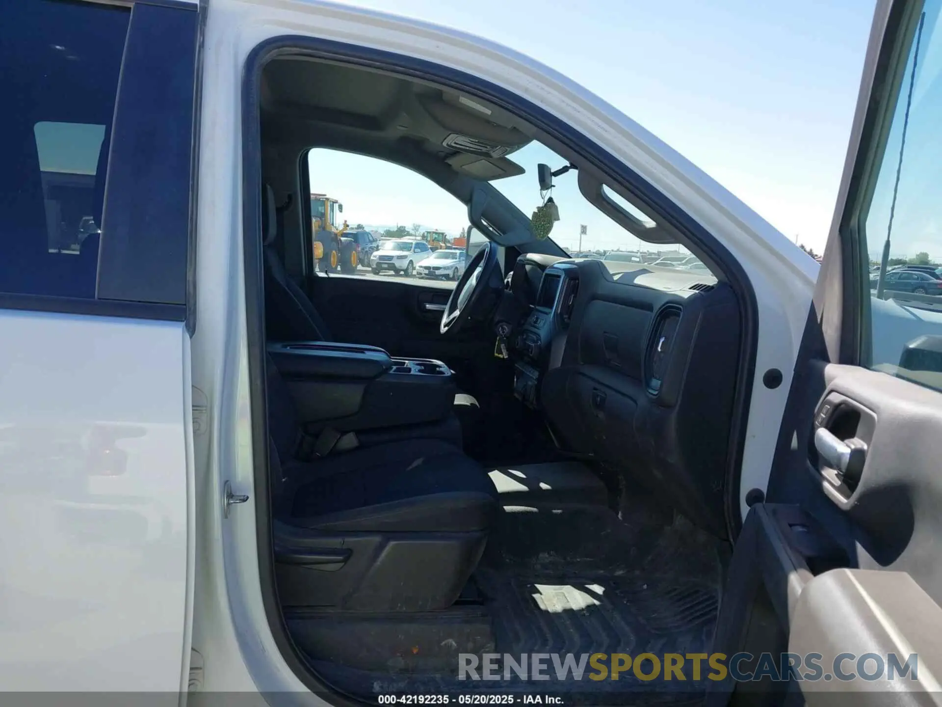 5 Photograph of a damaged car 1GC4YLE76NF224170 CHEVROLET SILVERADO 2500HD 2022