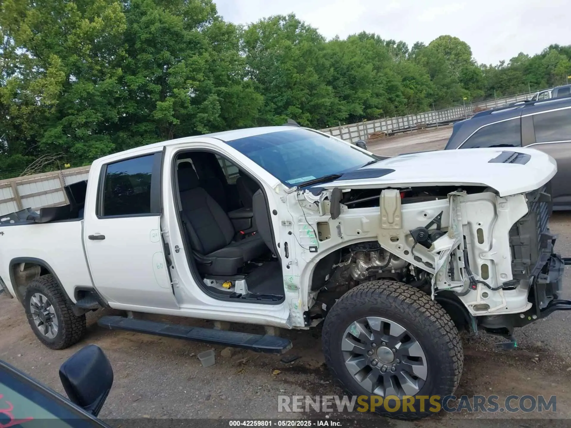 13 Photograph of a damaged car 1GC4YME73NF115669 CHEVROLET SILVERADO 2500HD 2022