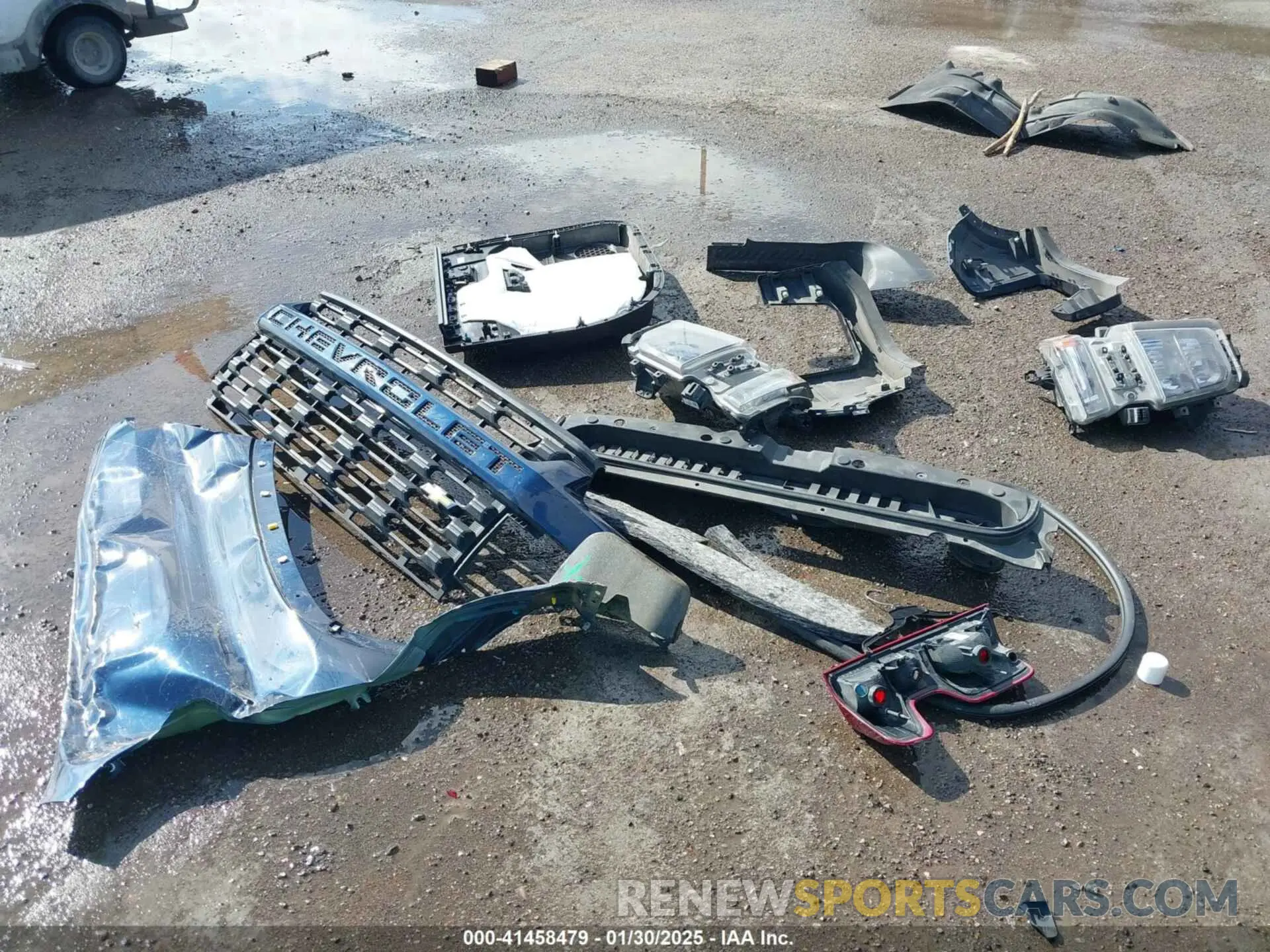 11 Photograph of a damaged car 1GC4YME73NF359998 CHEVROLET SILVERADO 2500HD 2022