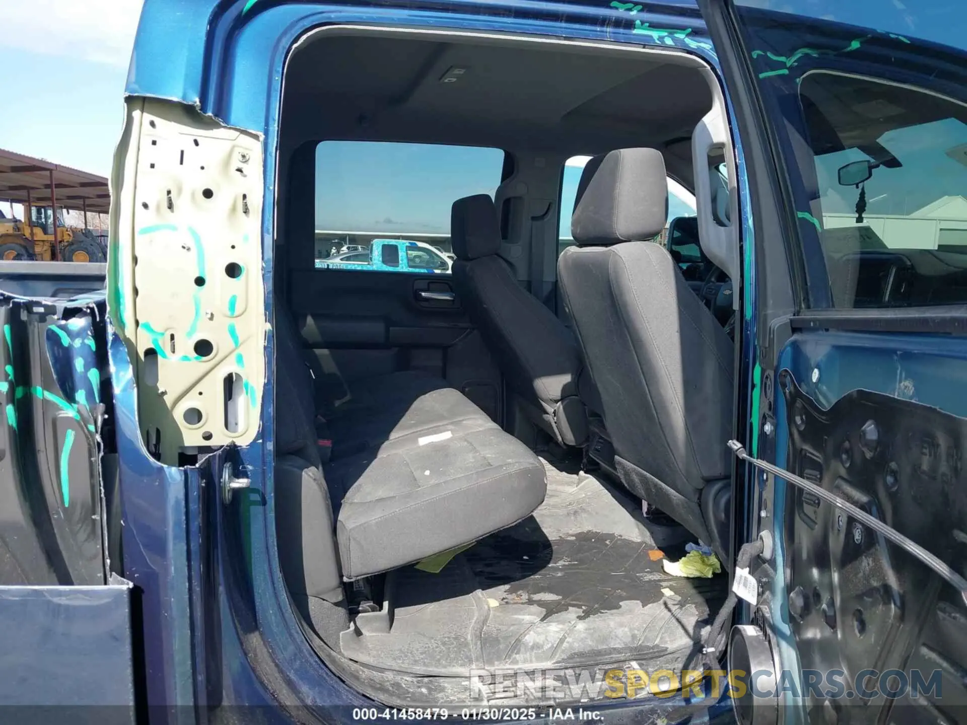 6 Photograph of a damaged car 1GC4YME73NF359998 CHEVROLET SILVERADO 2500HD 2022