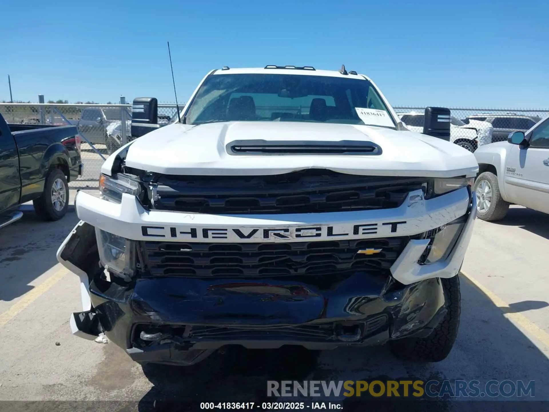 11 Photograph of a damaged car 1GC4YME75NF356181 CHEVROLET SILVERADO 2500HD 2022