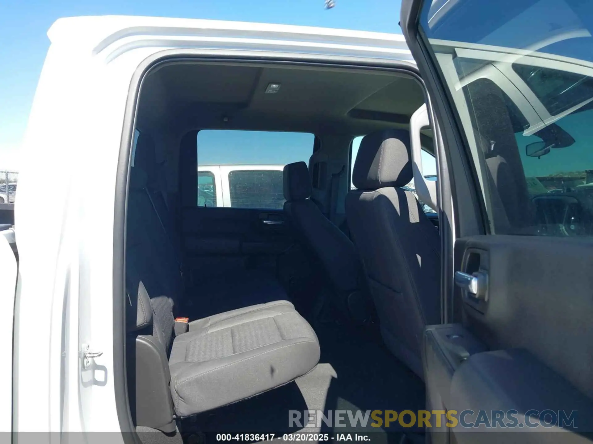7 Photograph of a damaged car 1GC4YME75NF356181 CHEVROLET SILVERADO 2500HD 2022