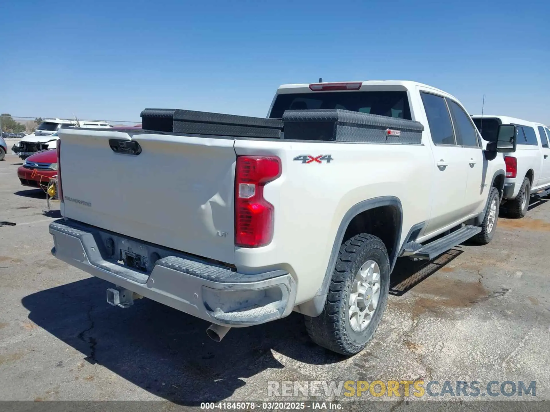 4 Photograph of a damaged car 1GC4YNE73NF179023 CHEVROLET SILVERADO 2500HD 2022