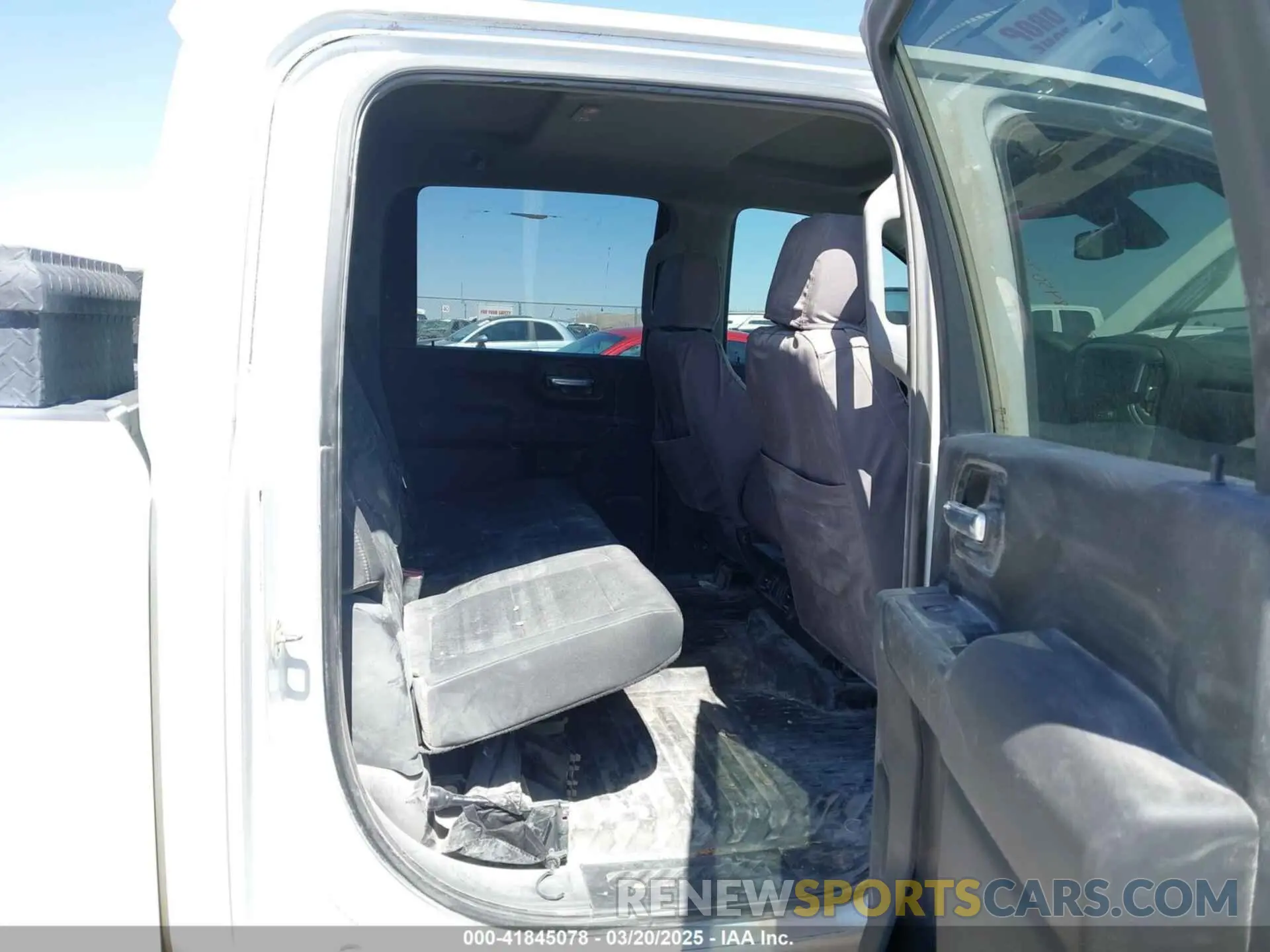 6 Photograph of a damaged car 1GC4YNE73NF179023 CHEVROLET SILVERADO 2500HD 2022